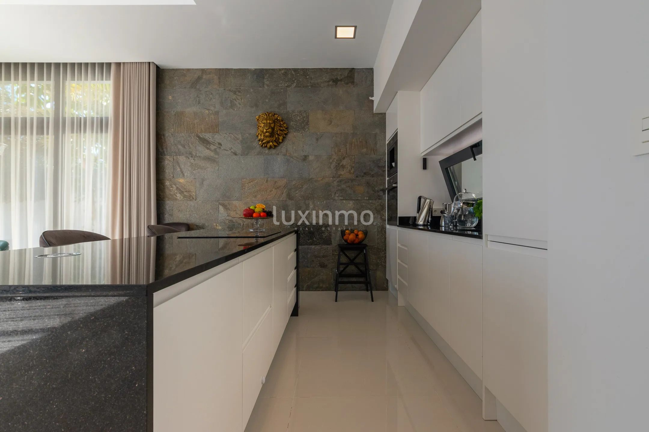 Modern luxury villa with sea views in Sierra Cortina — photo 16