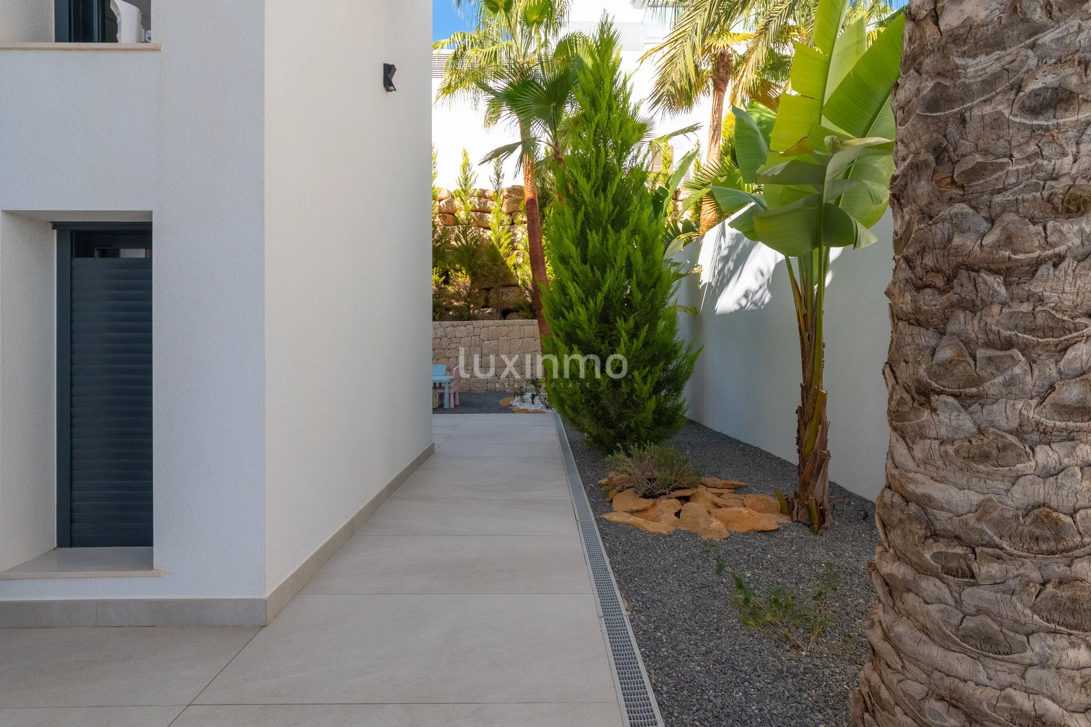 Modern luxury villa with sea views in Sierra Cortina — photo 61