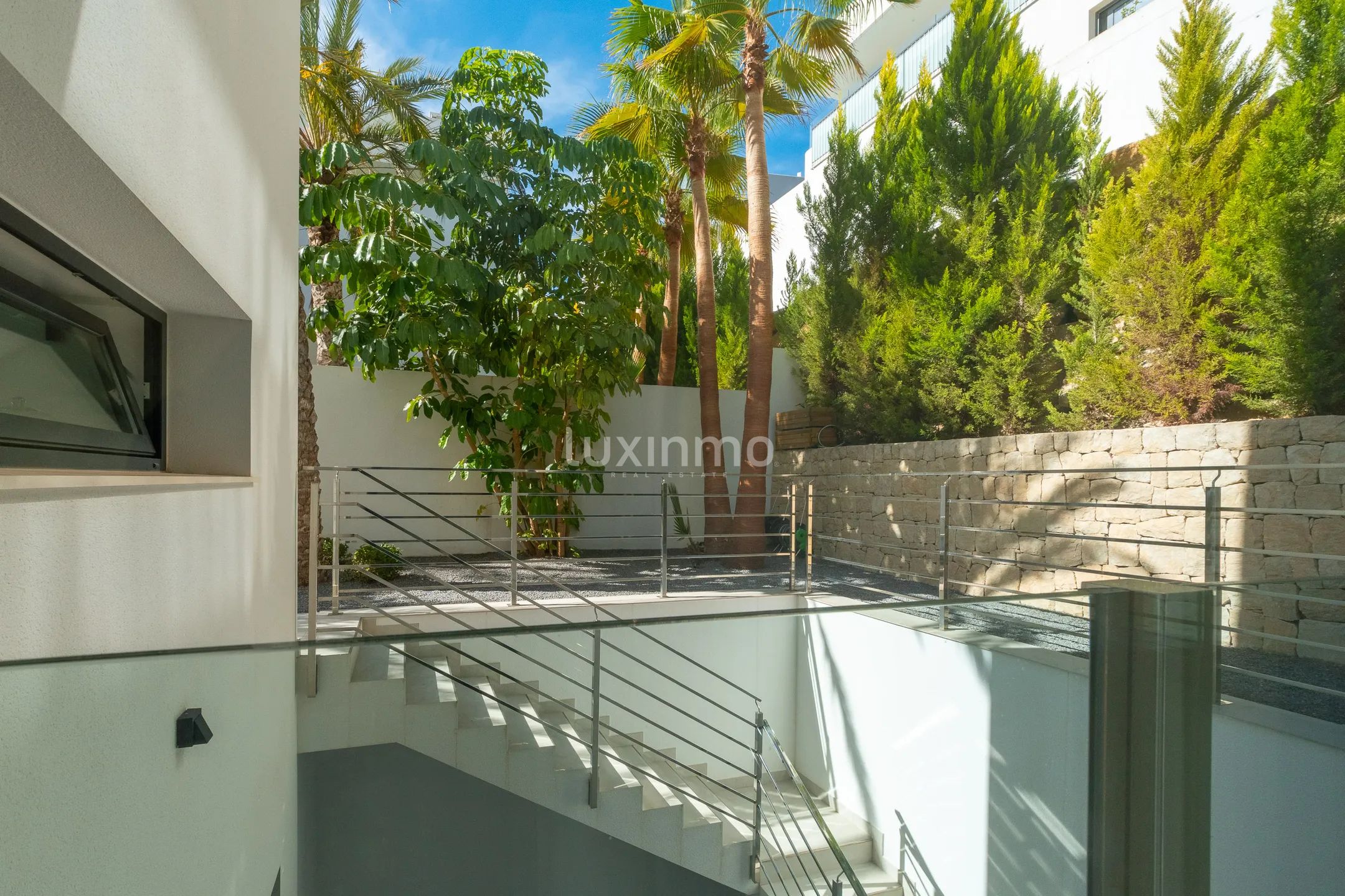 Modern luxury villa with sea views in Sierra Cortina — photo 19