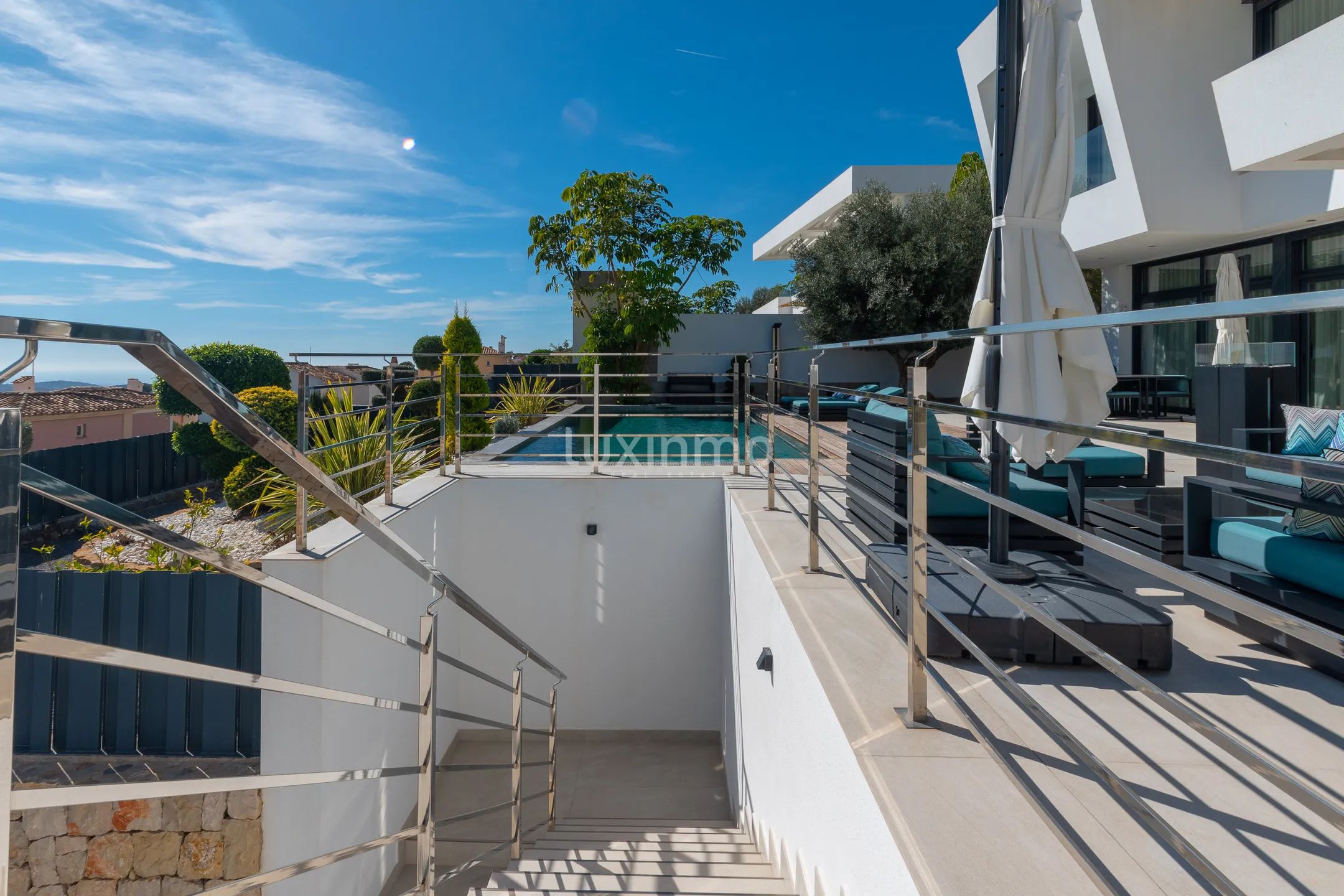 Modern luxury villa with sea views in Sierra Cortina — photo 5