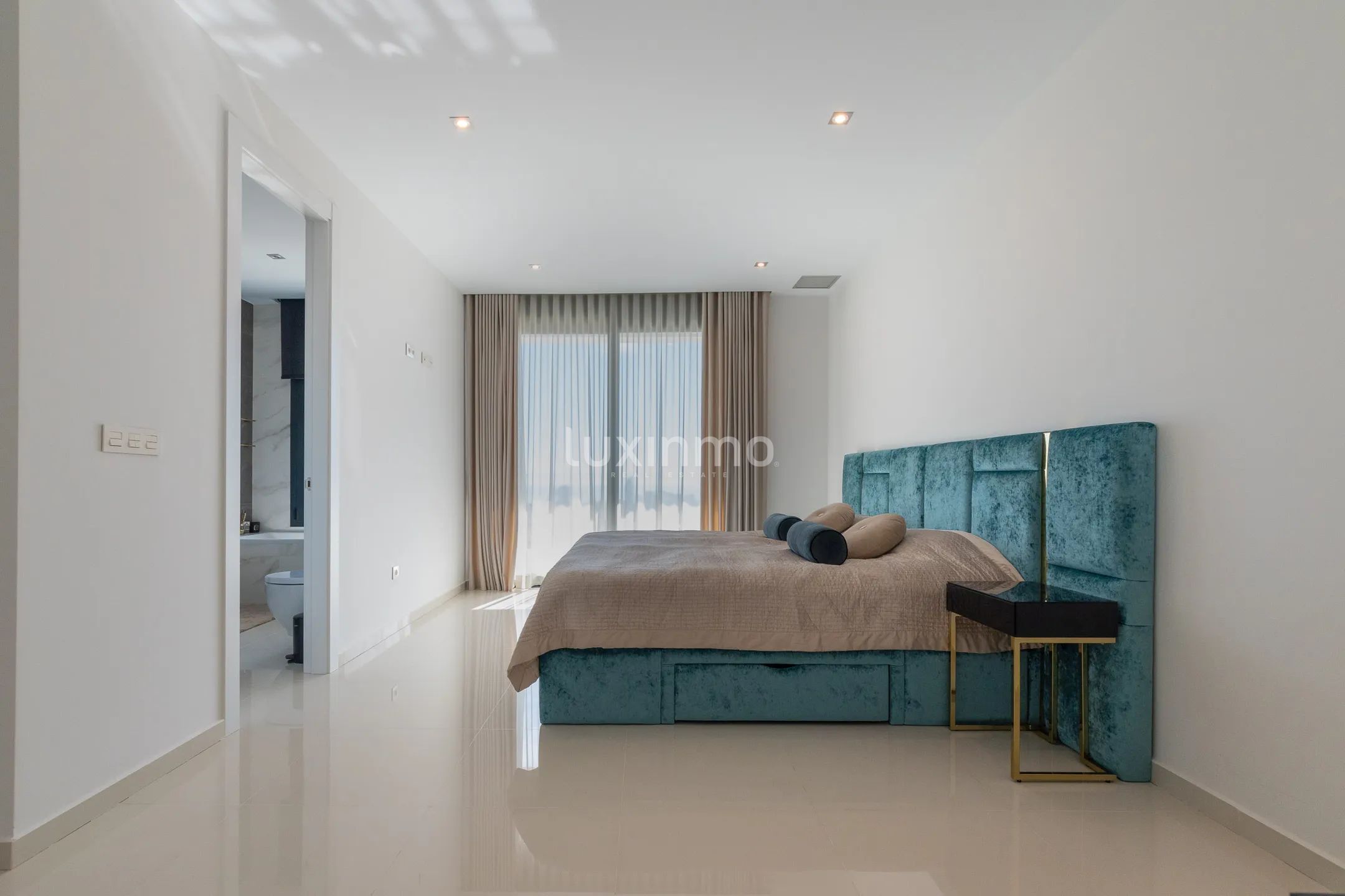 Modern luxury villa with sea views in Sierra Cortina — photo 25