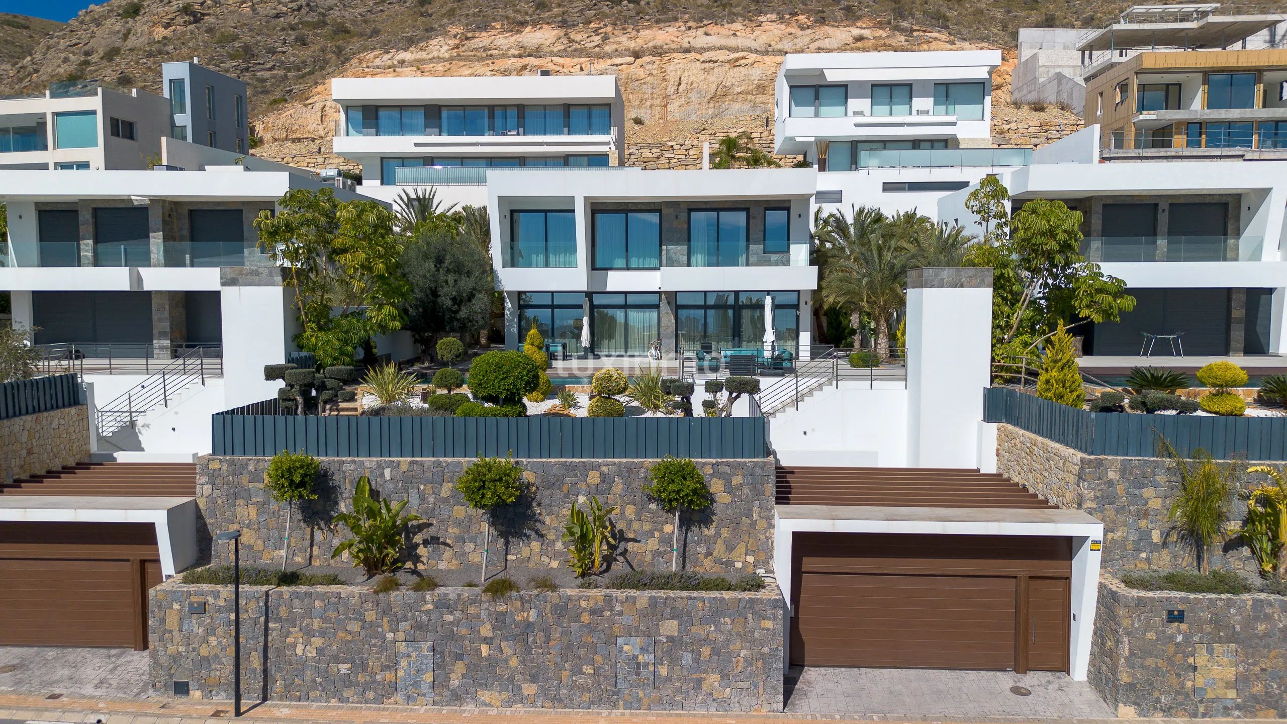 Modern luxury villa with sea views in Sierra Cortina — photo 3