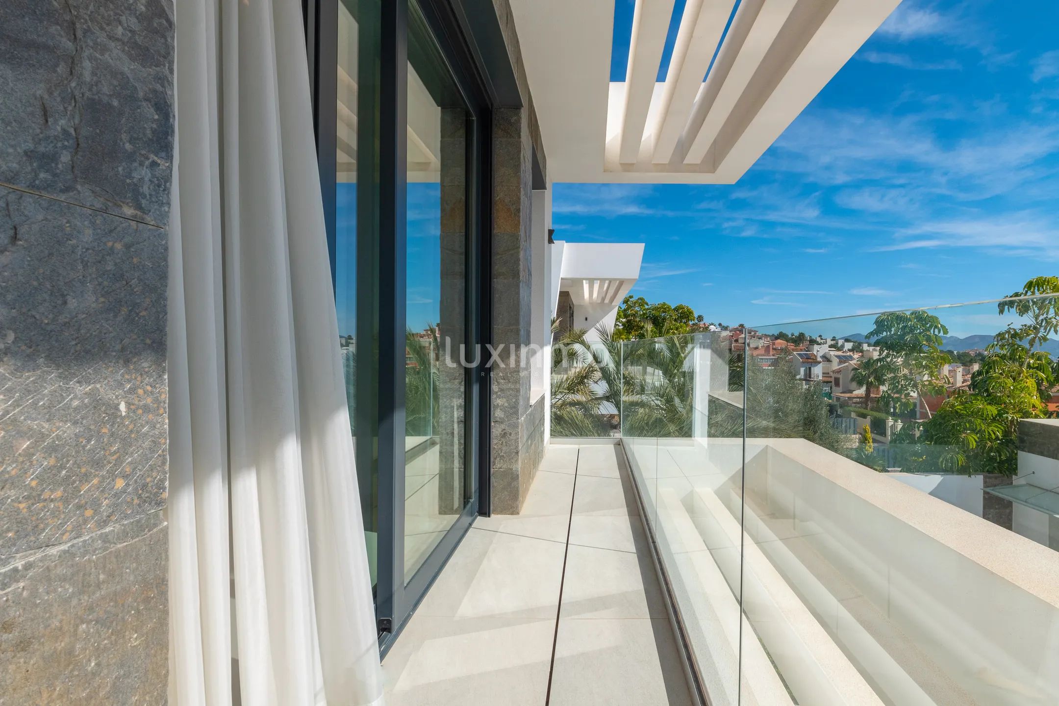 Modern luxury villa with sea views in Sierra Cortina — photo 26