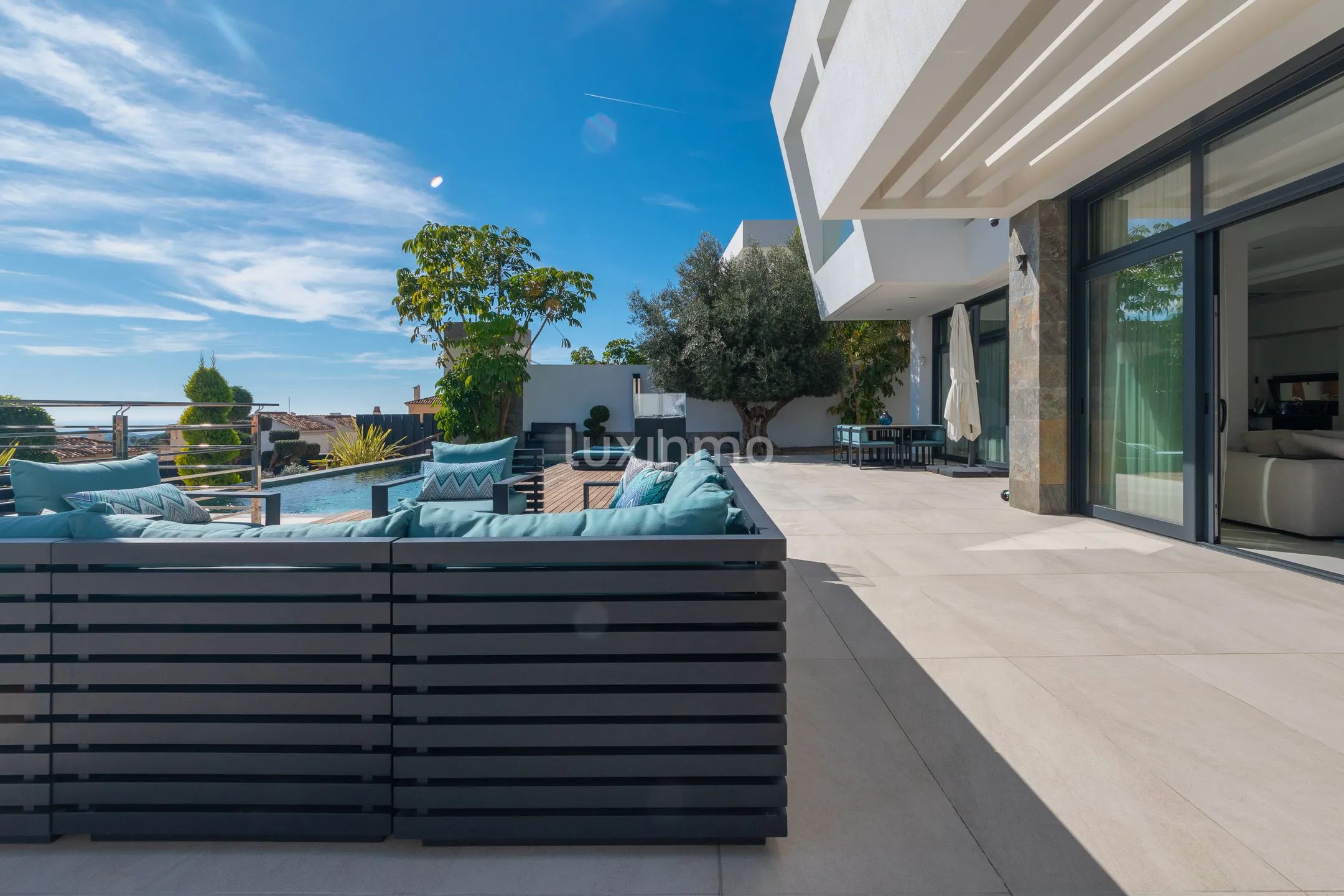 Modern luxury villa with sea views in Sierra Cortina — photo 2