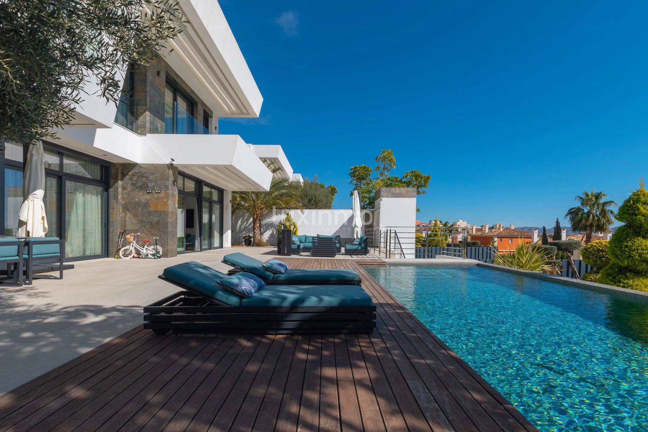 Modern luxury villa with sea views in Sierra Cortina