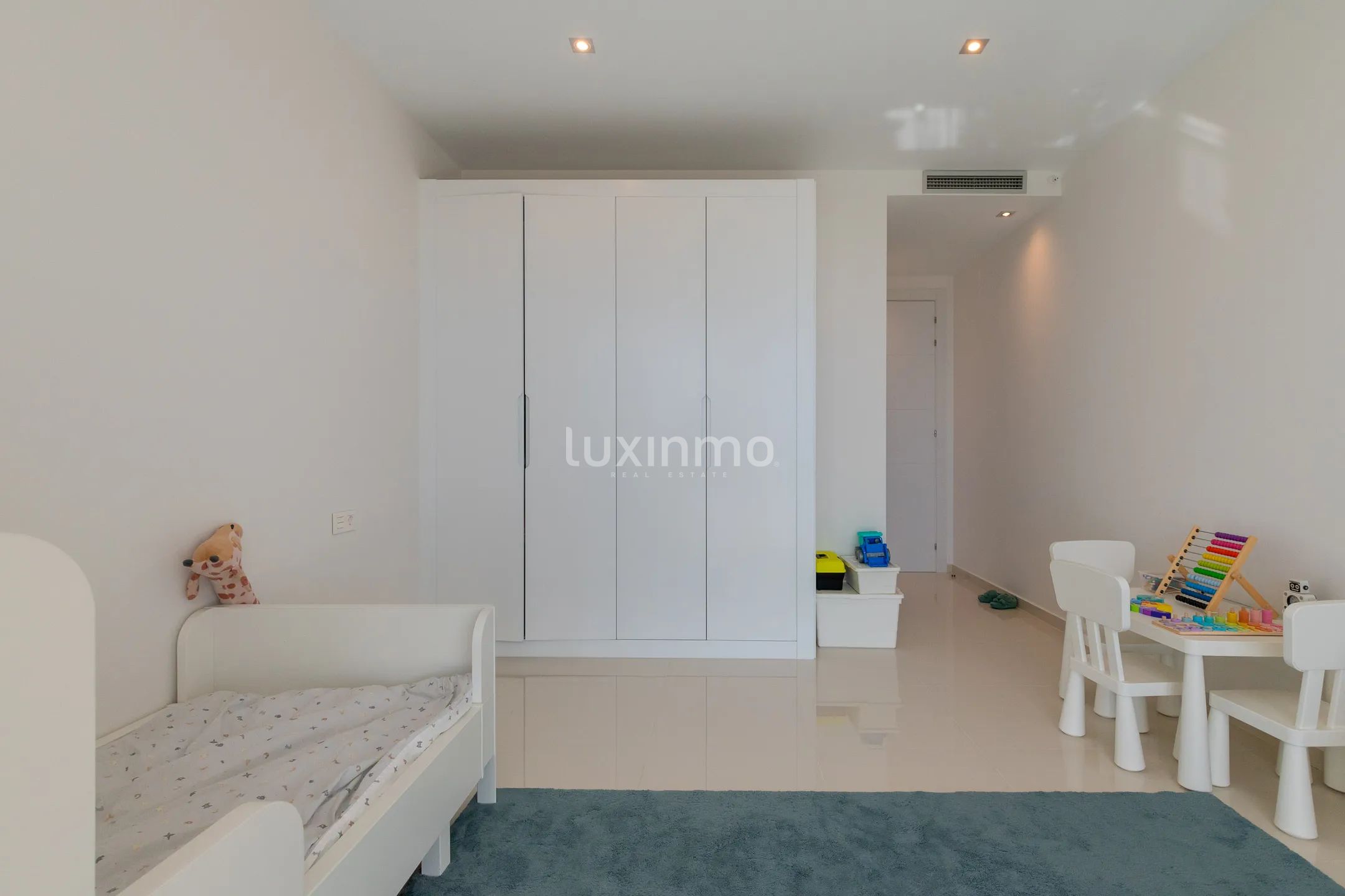 Modern luxury villa with sea views in Sierra Cortina — photo 37