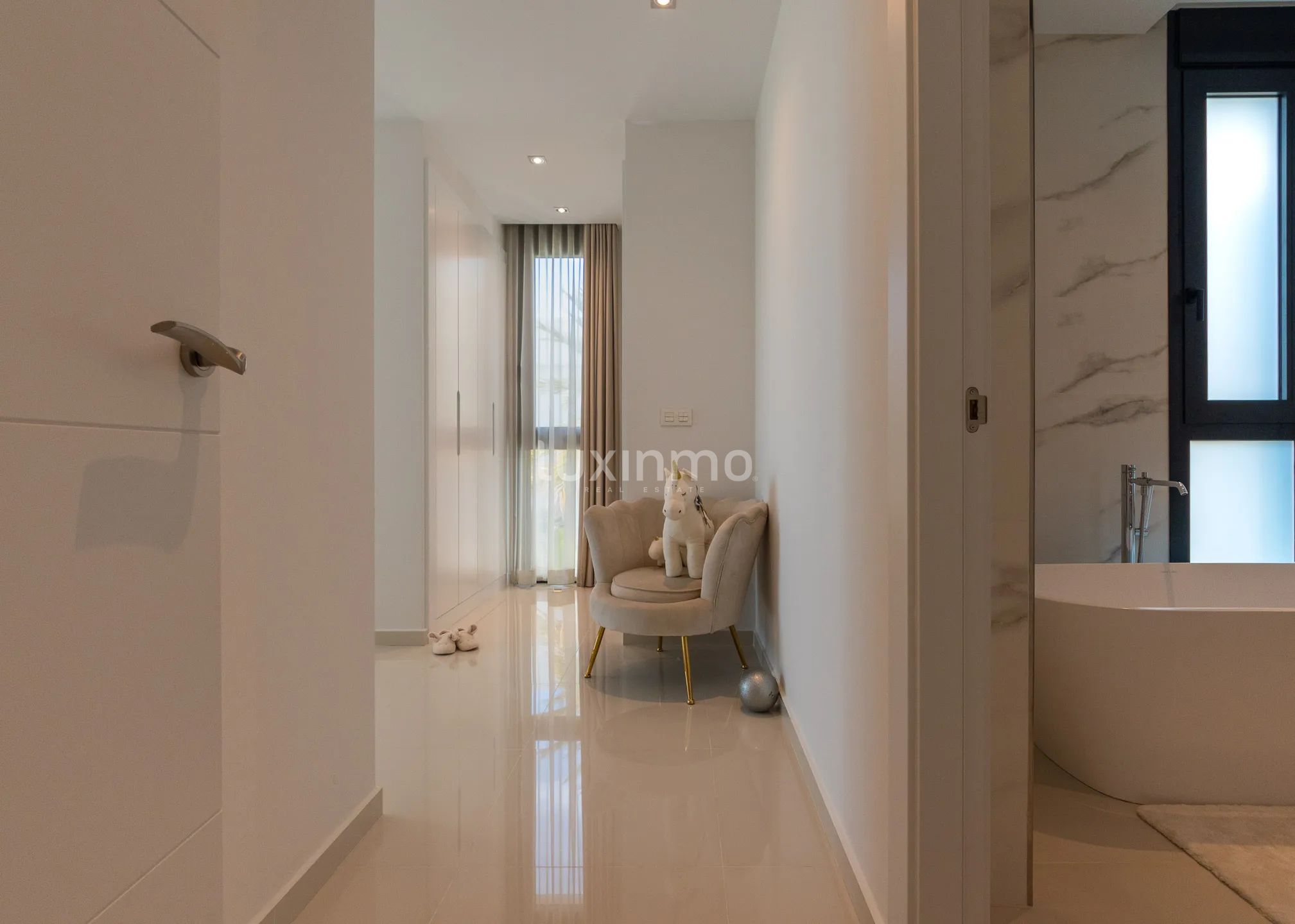 Modern luxury villa with sea views in Sierra Cortina — photo 39