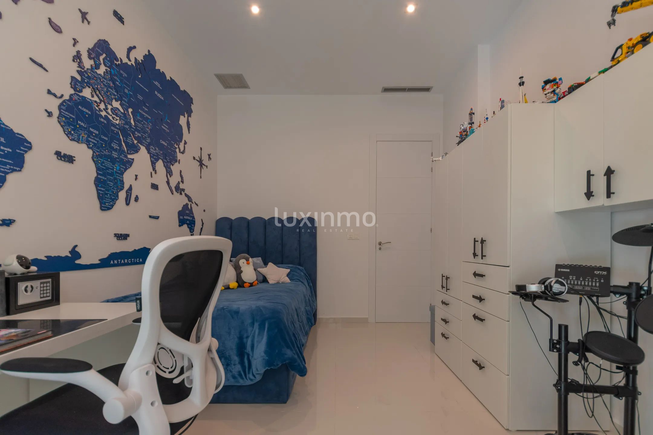 Modern luxury villa with sea views in Sierra Cortina — photo 20