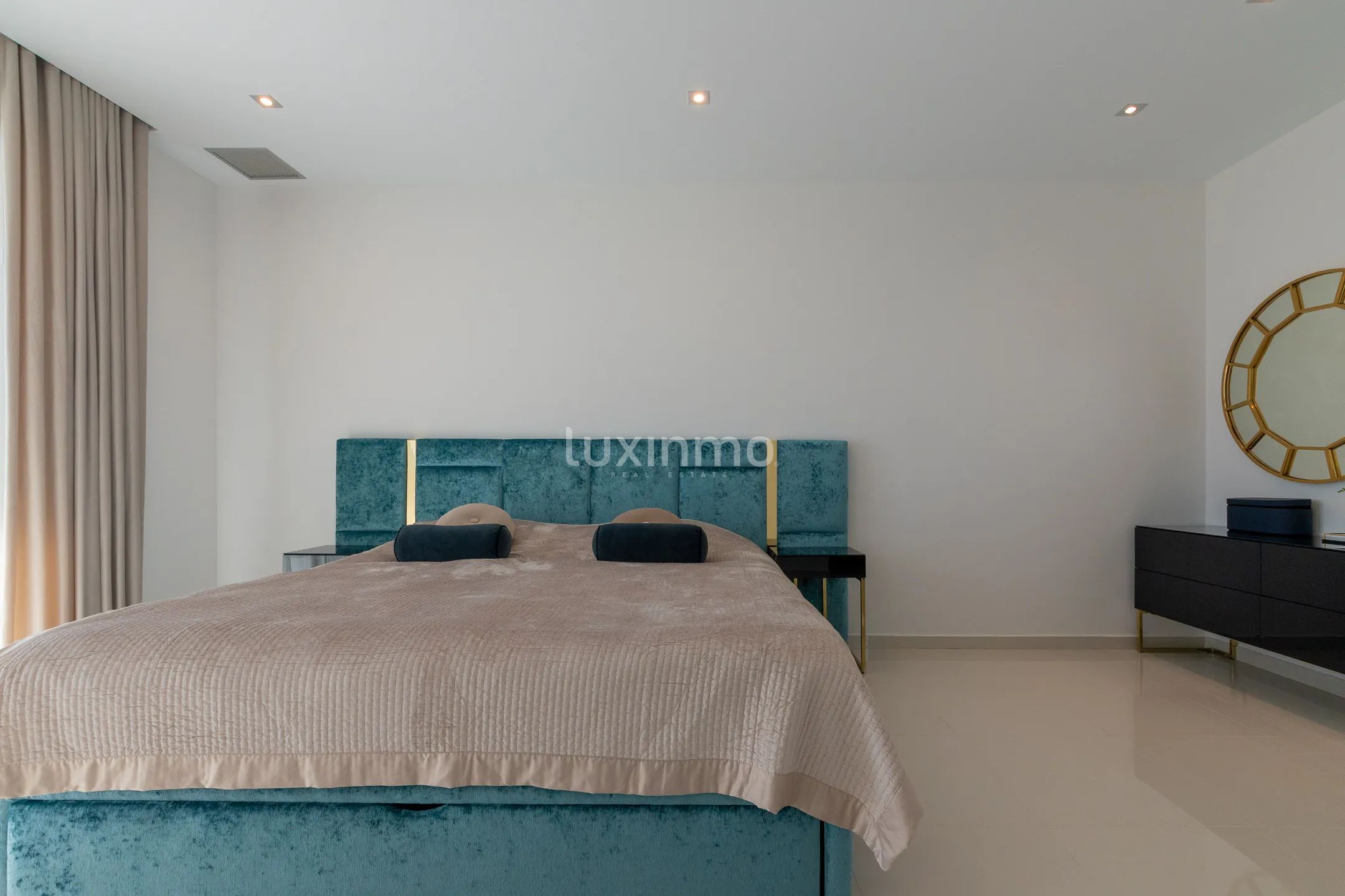 Modern luxury villa with sea views in Sierra Cortina — photo 28