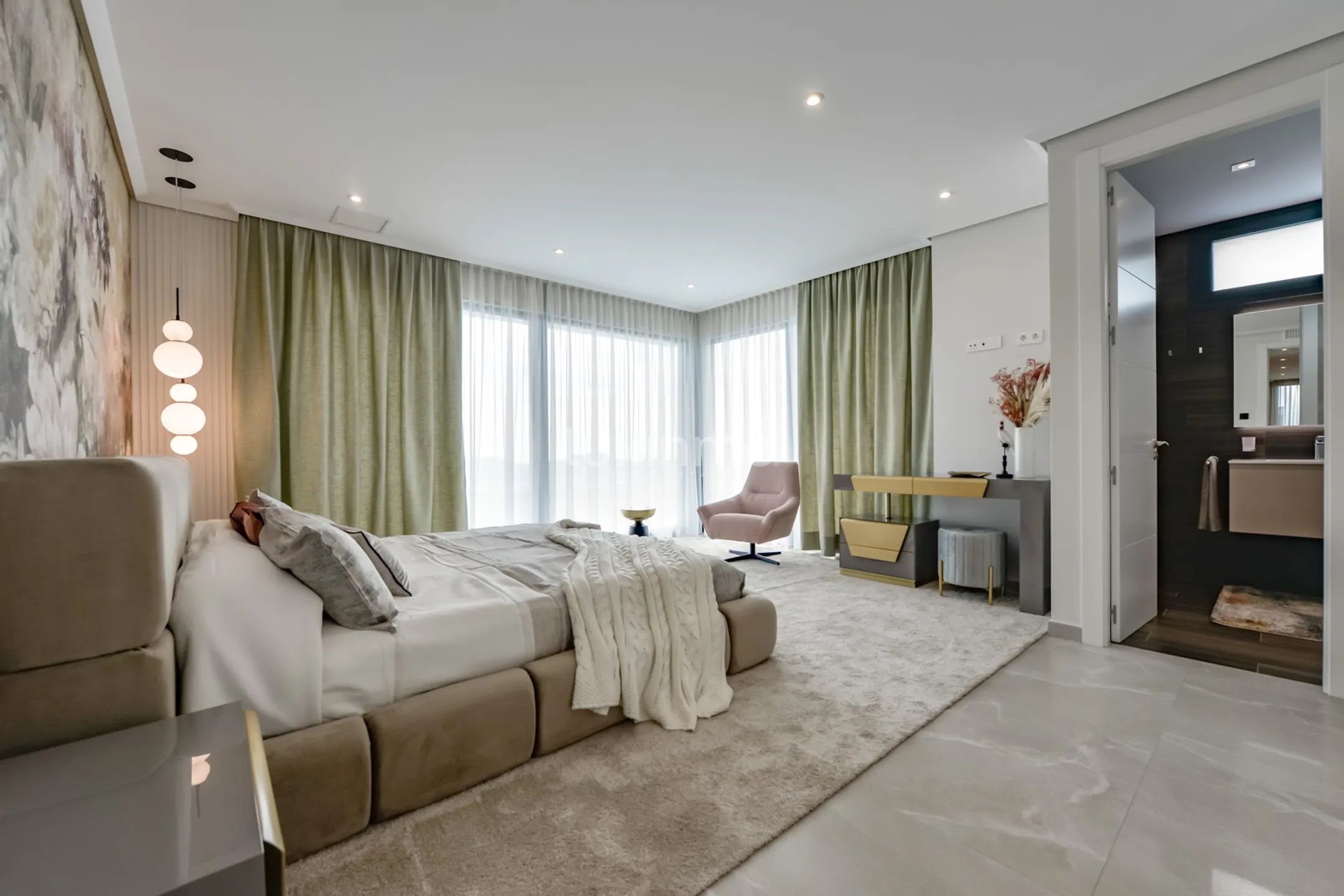 Atemberaubende Luxus-Villa mit atemberaubender Aussicht in Sierra Cortina — photo 28