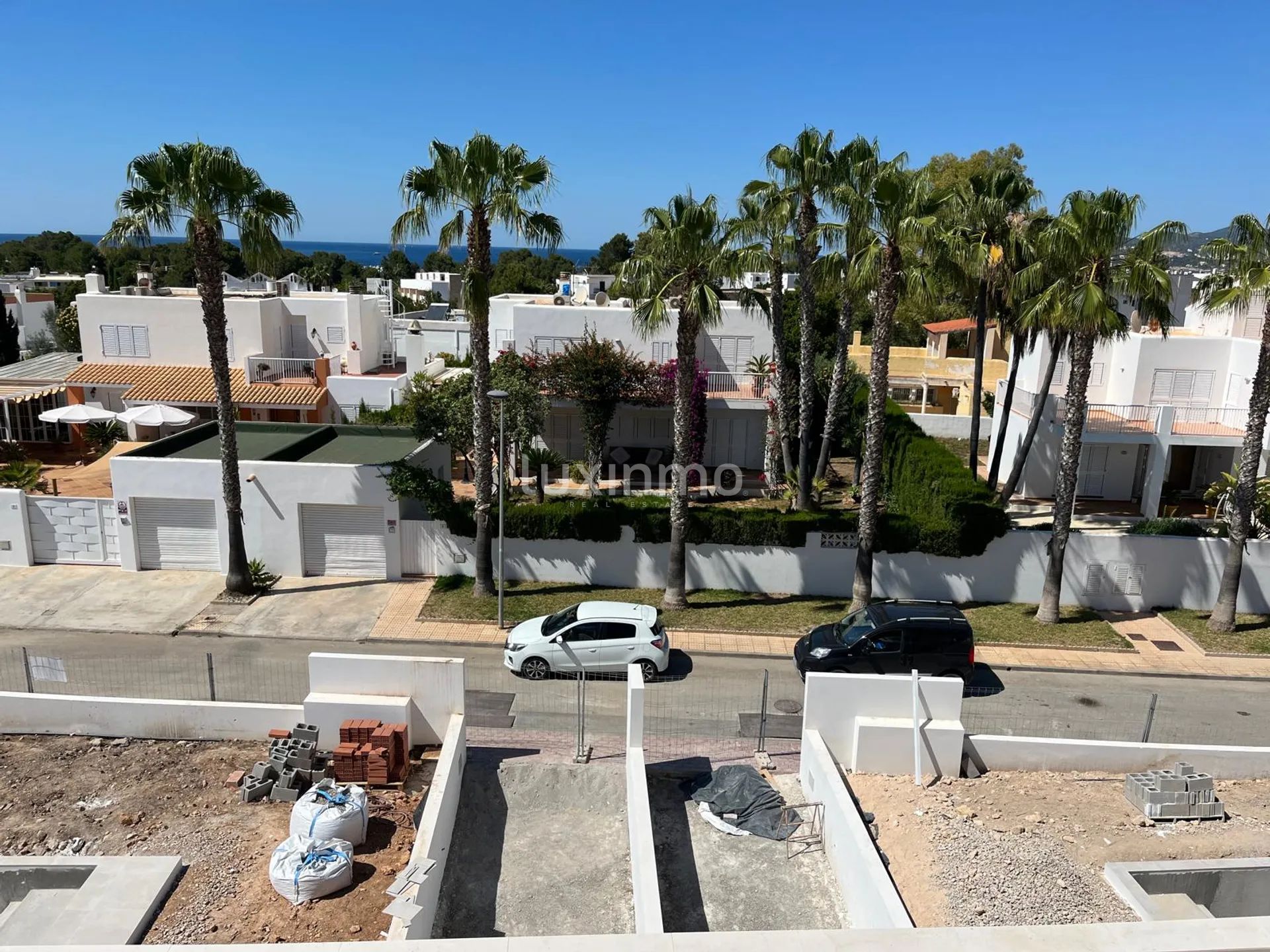 Nieuwbouw modern halfvrijstaand huis met privézwembad vlakbij het strand in Port des Torrent, Ibiza — photo 18