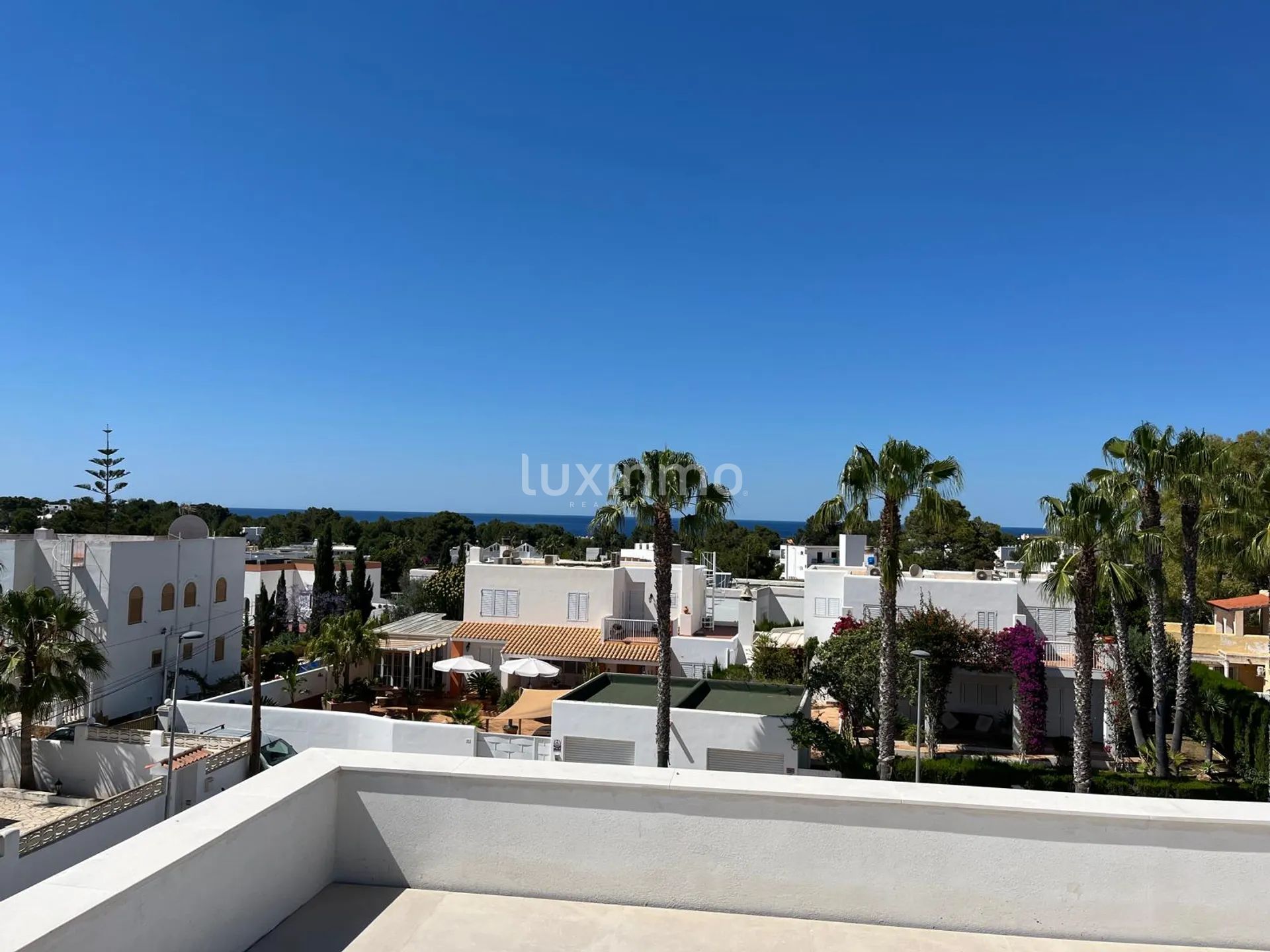 Nieuwbouw modern halfvrijstaand huis met privézwembad vlakbij het strand in Port des Torrent, Ibiza — photo 16