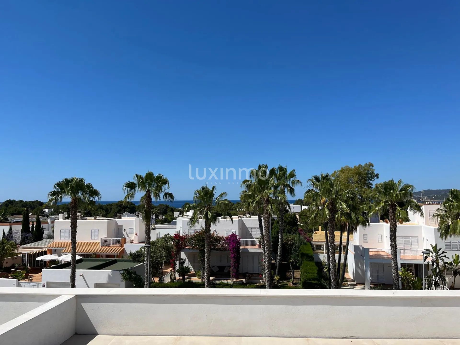 Nieuwbouw modern halfvrijstaand huis met privézwembad vlakbij het strand in Port des Torrent, Ibiza — photo 17