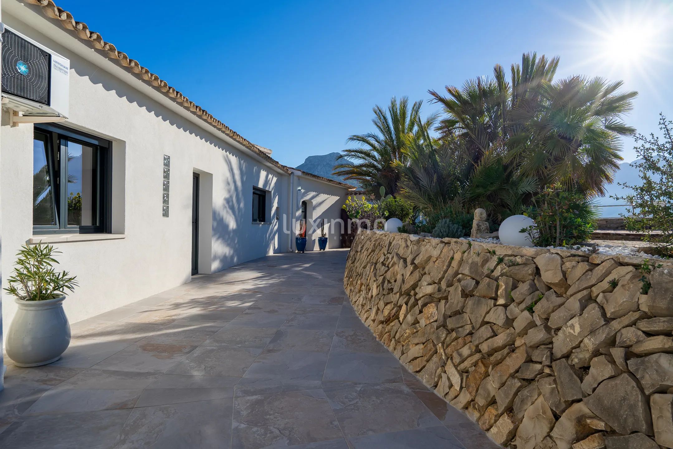 Вилла с полным уединением и панорамным видом в Бениссе — photo 39