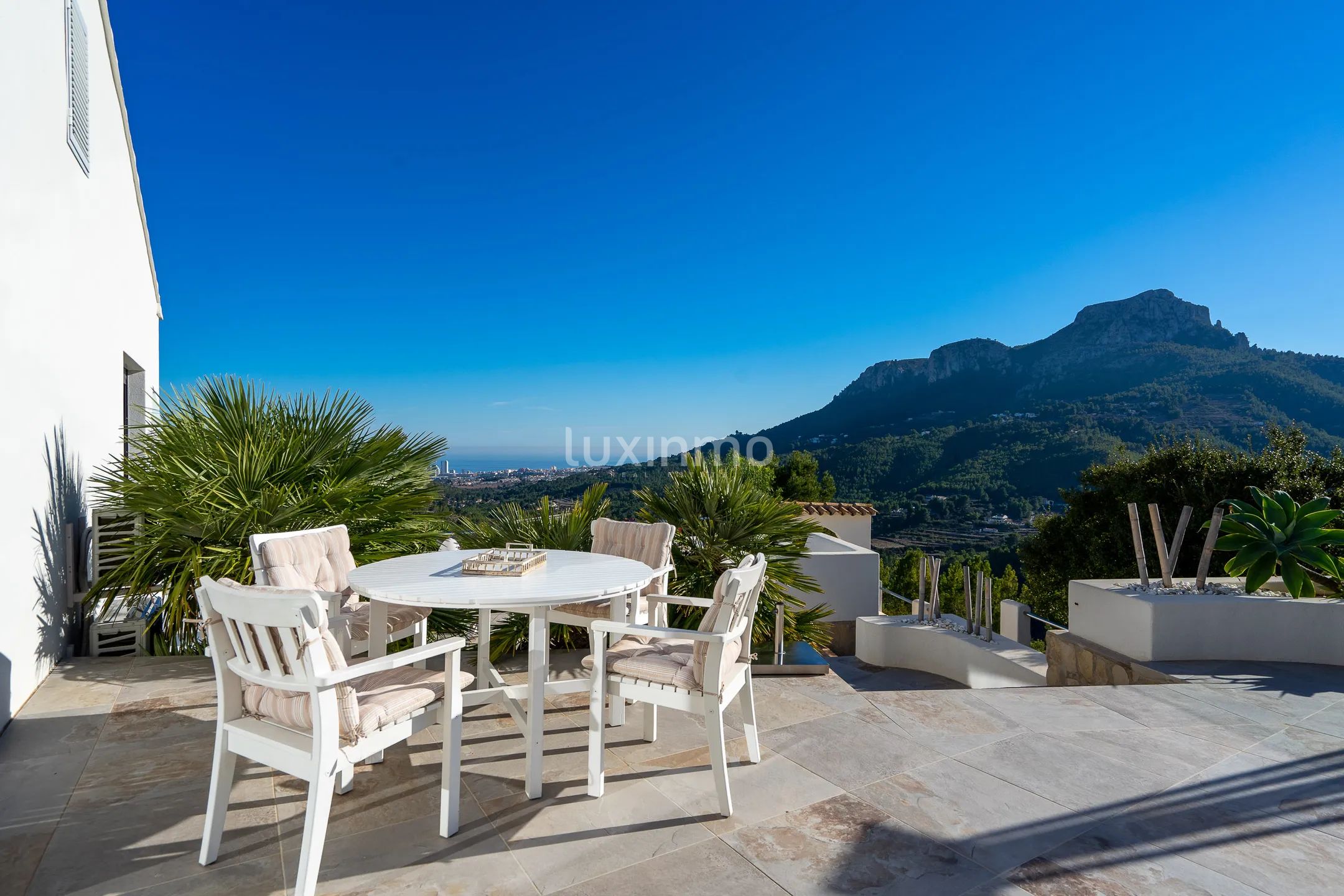 Вилла с полным уединением и панорамным видом в Бениссе — photo 31