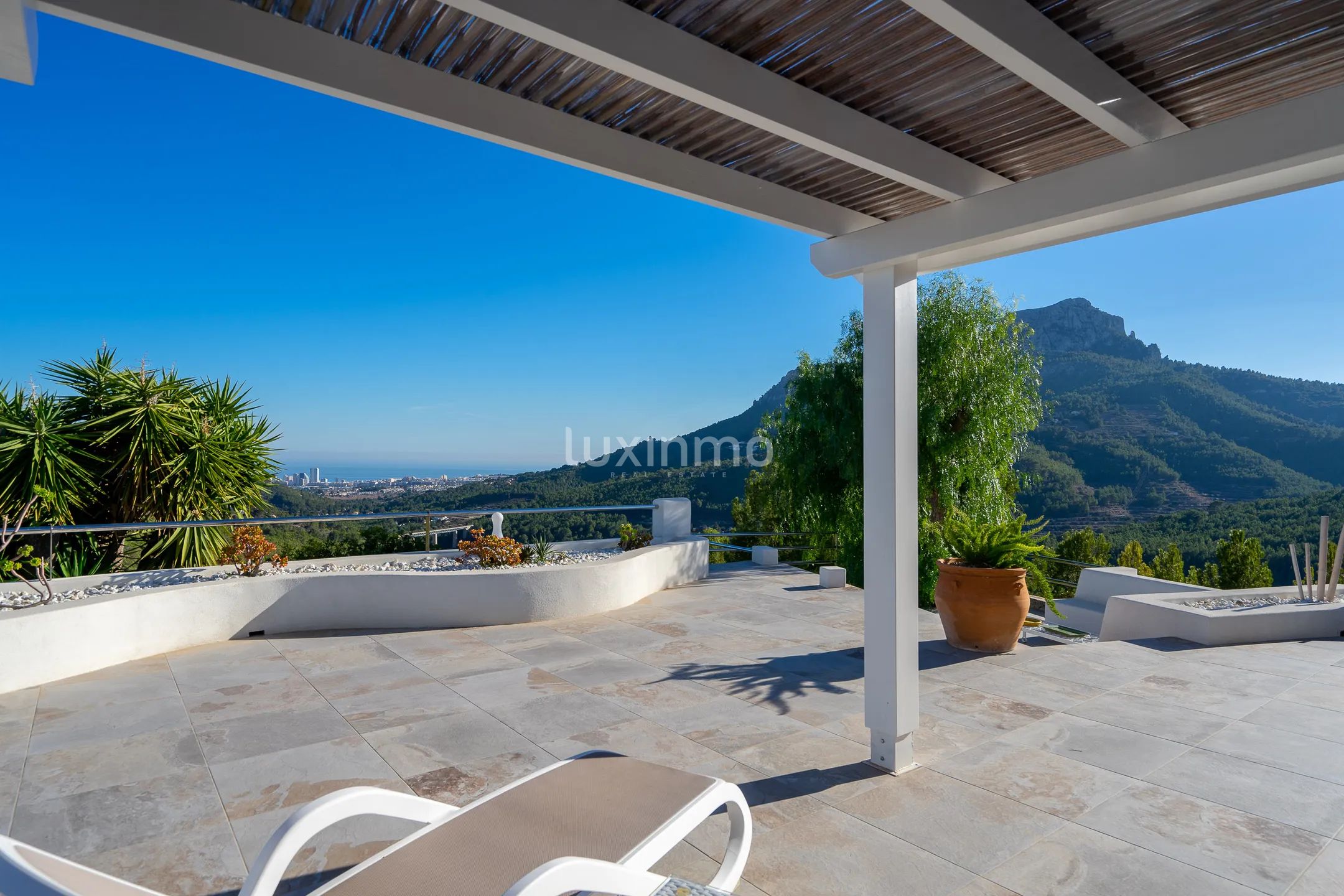 Вилла с полным уединением и панорамным видом в Бениссе — photo 35