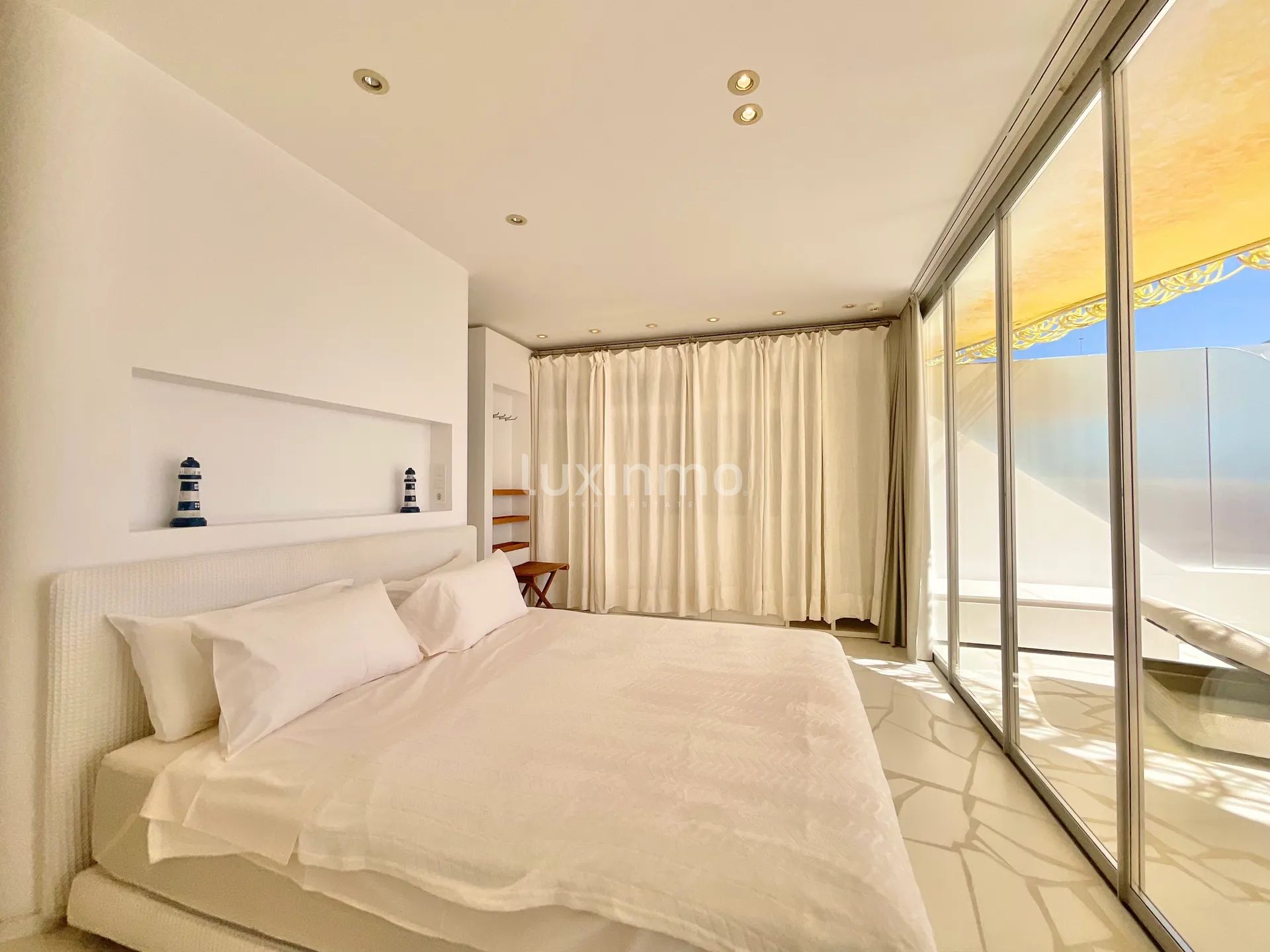 Nowoczesny apartament z przepięknym widokiem na morze i willę Dalt, Ibiza — photo 30