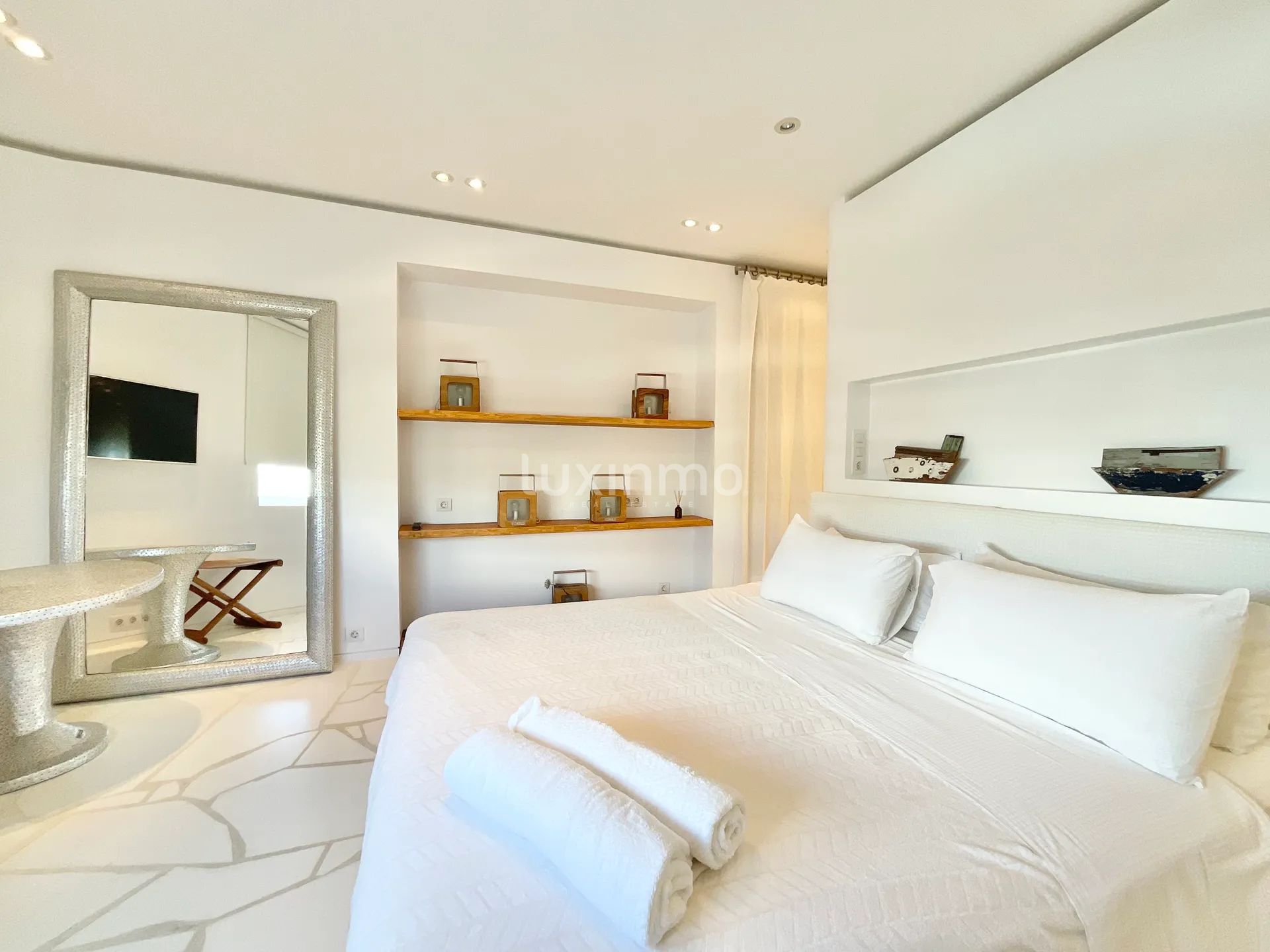 Modern Frontline Apartment With Stunning Views to the Sea & Dalt Villa, Ibiza — photo 41