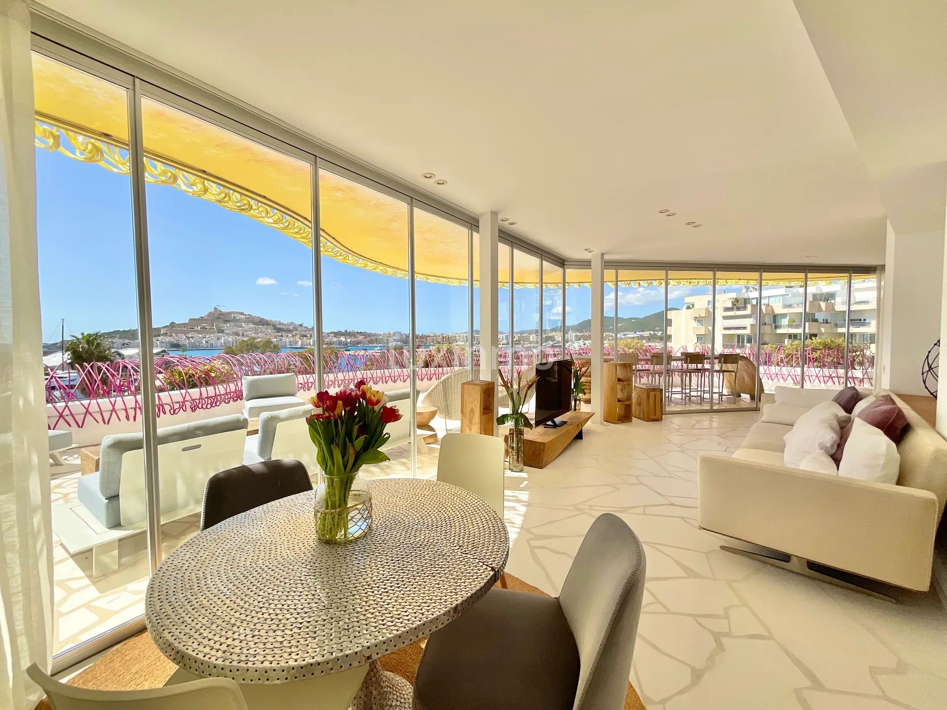 Nowoczesny apartament z przepięknym widokiem na morze i willę Dalt, Ibiza — photo 22