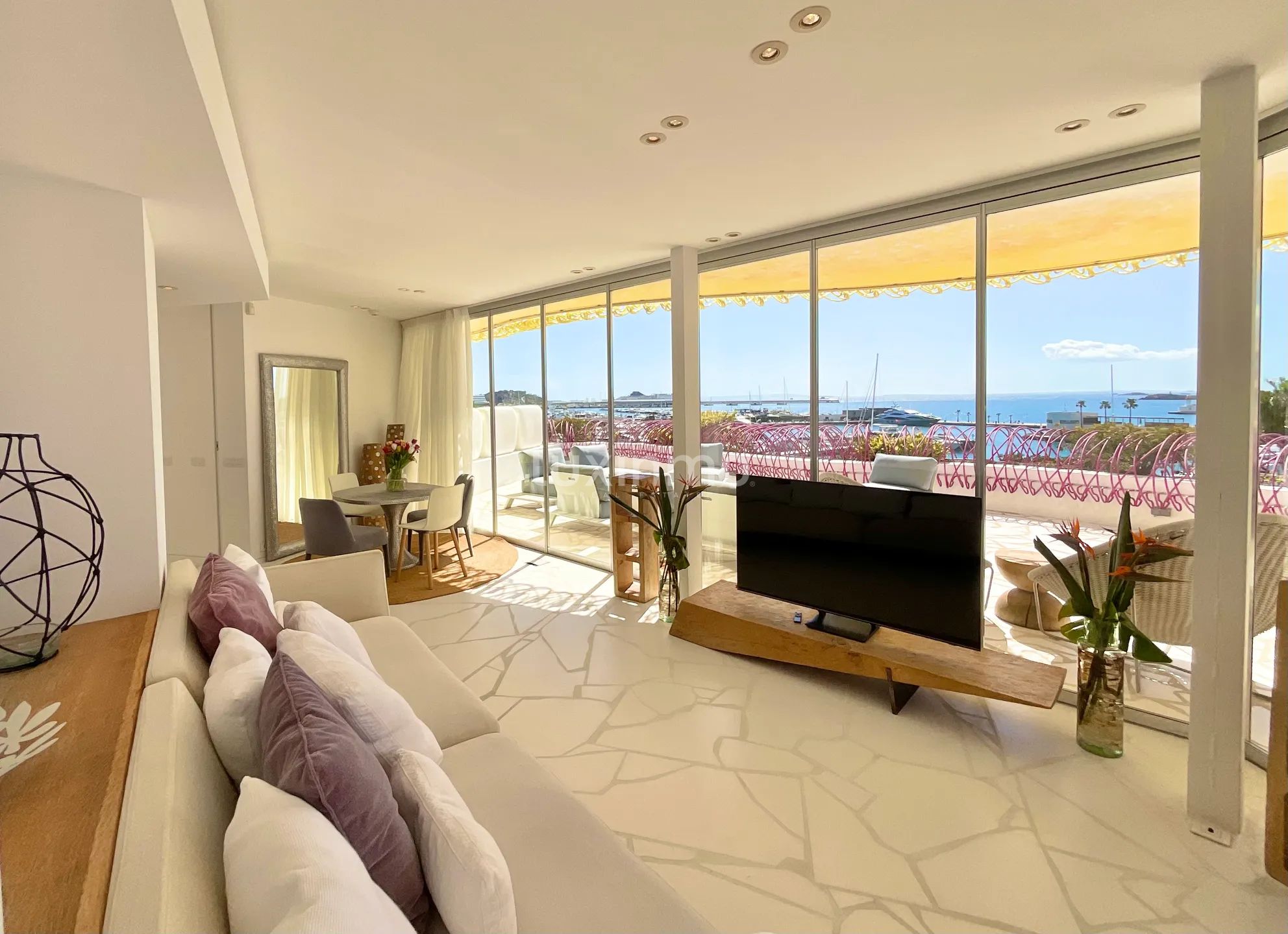 Nowoczesny apartament z przepięknym widokiem na morze i willę Dalt, Ibiza — photo 17