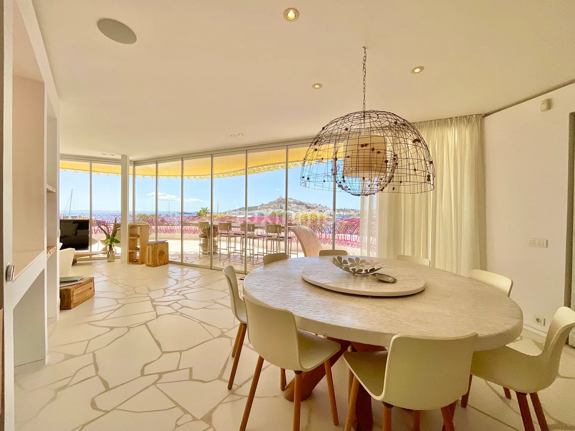 Nowoczesny apartament z przepięknym widokiem na morze i willę Dalt, Ibiza — photo 19