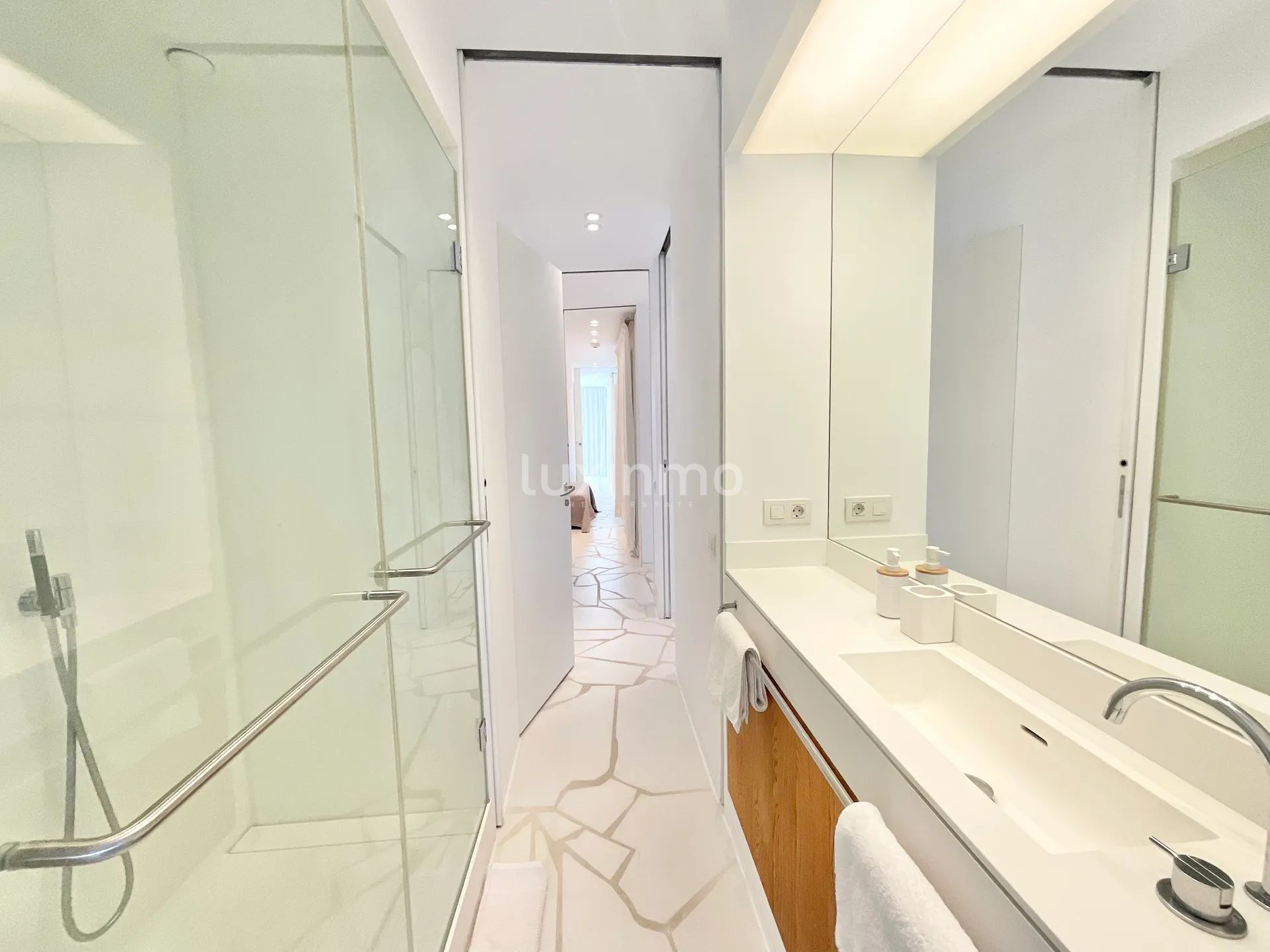 Nowoczesny apartament z przepięknym widokiem na morze i willę Dalt, Ibiza — photo 31