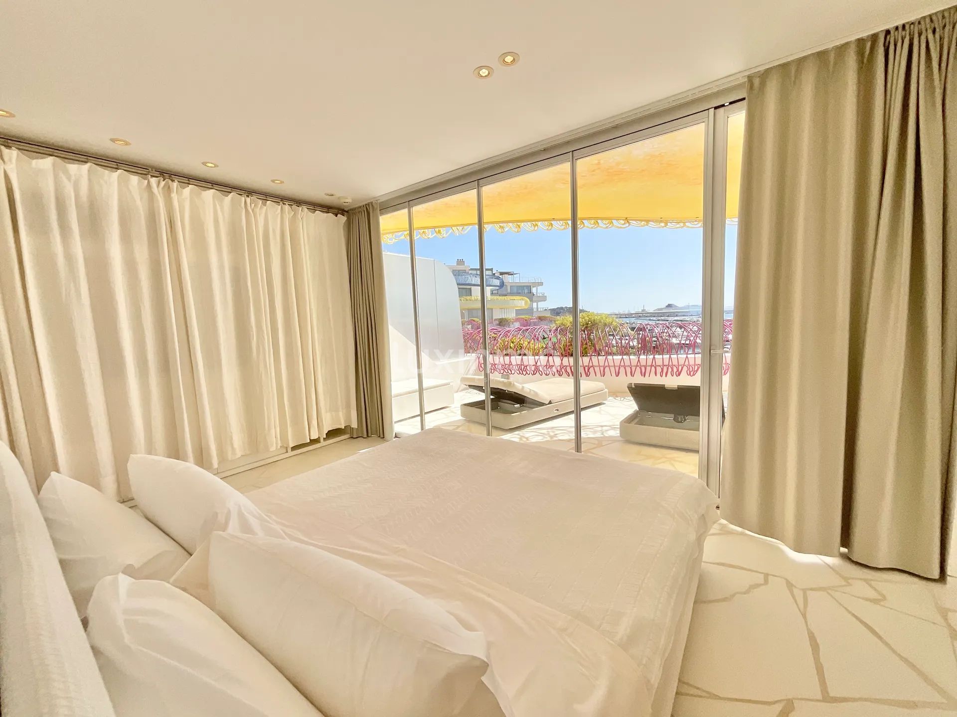 Modern Frontline Apartment With Stunning Views to the Sea & Dalt Villa, Ibiza — photo 29