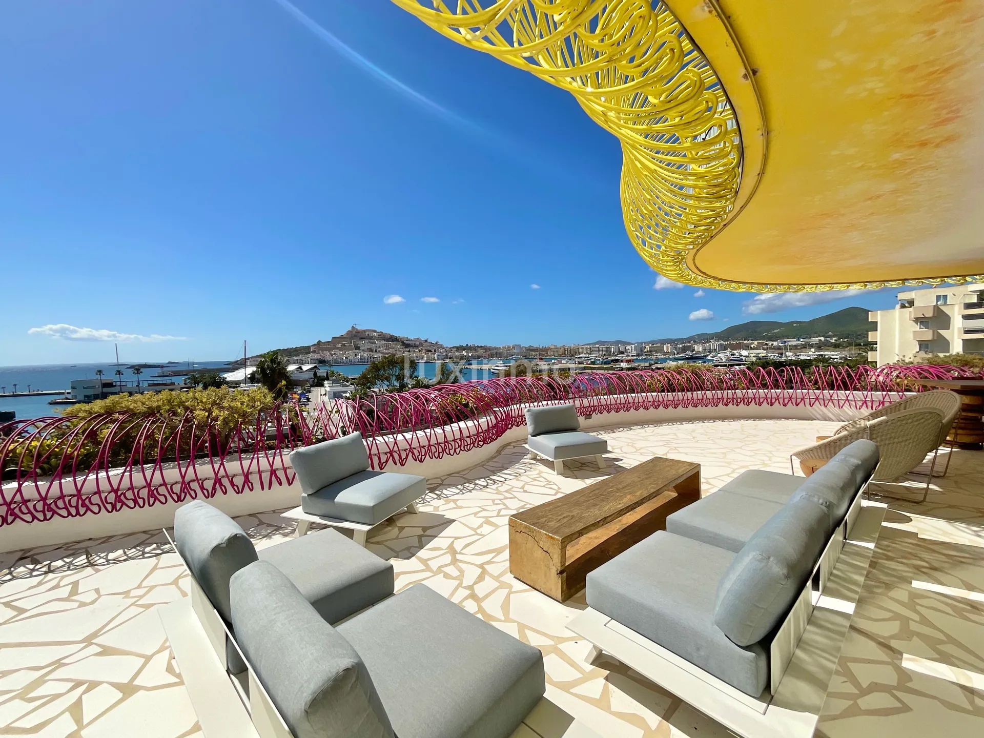 Modern Frontline Apartment With Stunning Views to the Sea & Dalt Villa, Ibiza