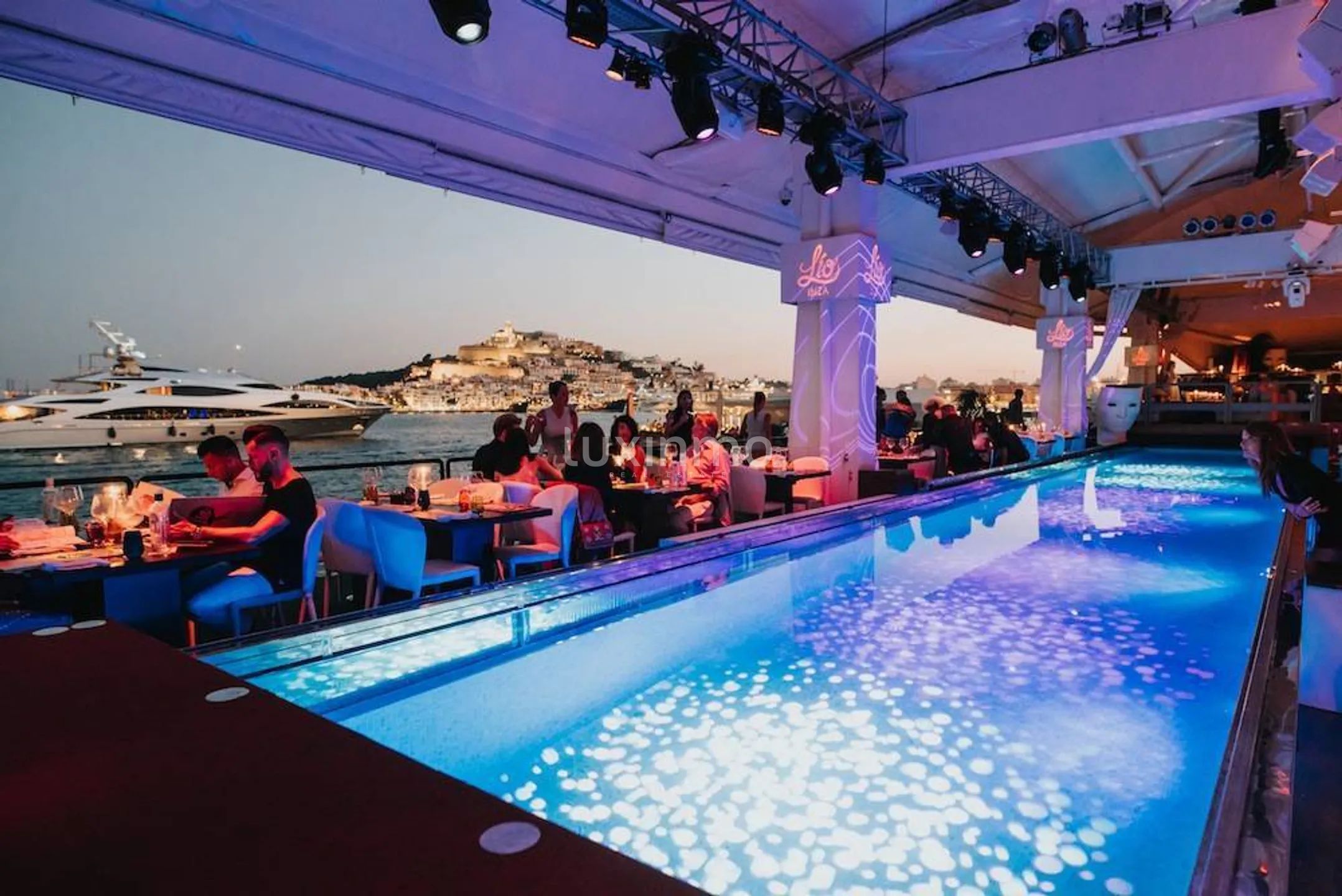 Nowoczesny apartament z przepięknym widokiem na morze i willę Dalt, Ibiza — photo 53