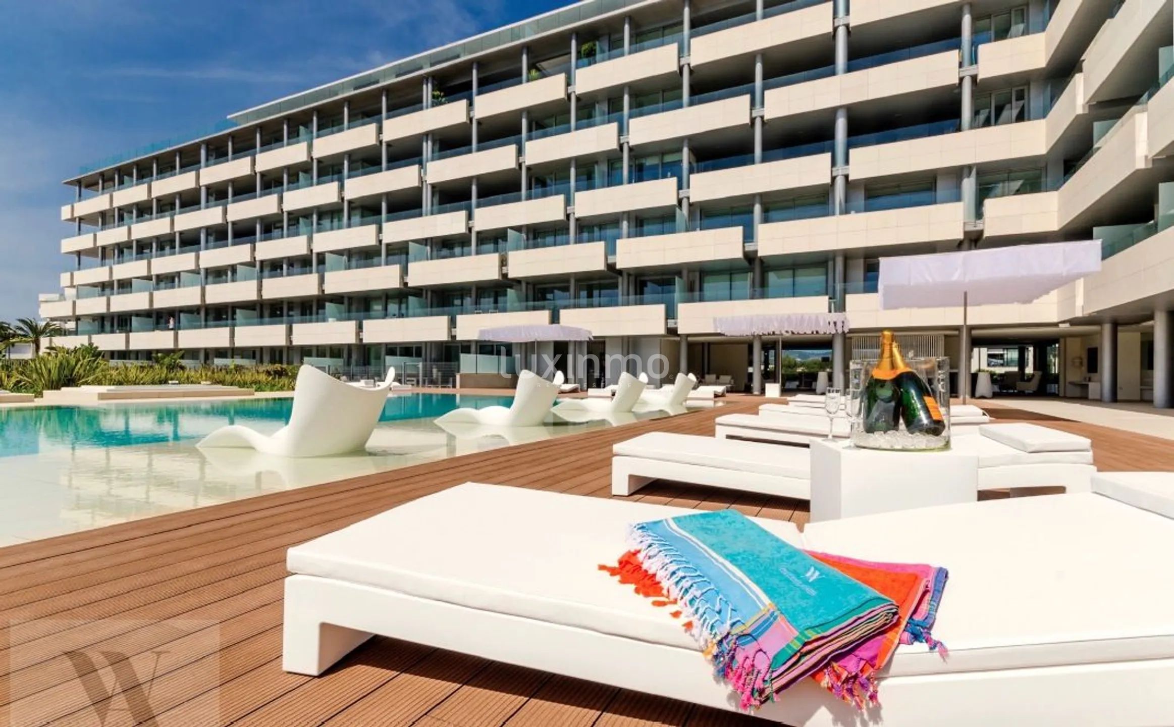 Modern Penthouse for sale in The White Angel, Marina Botafoch