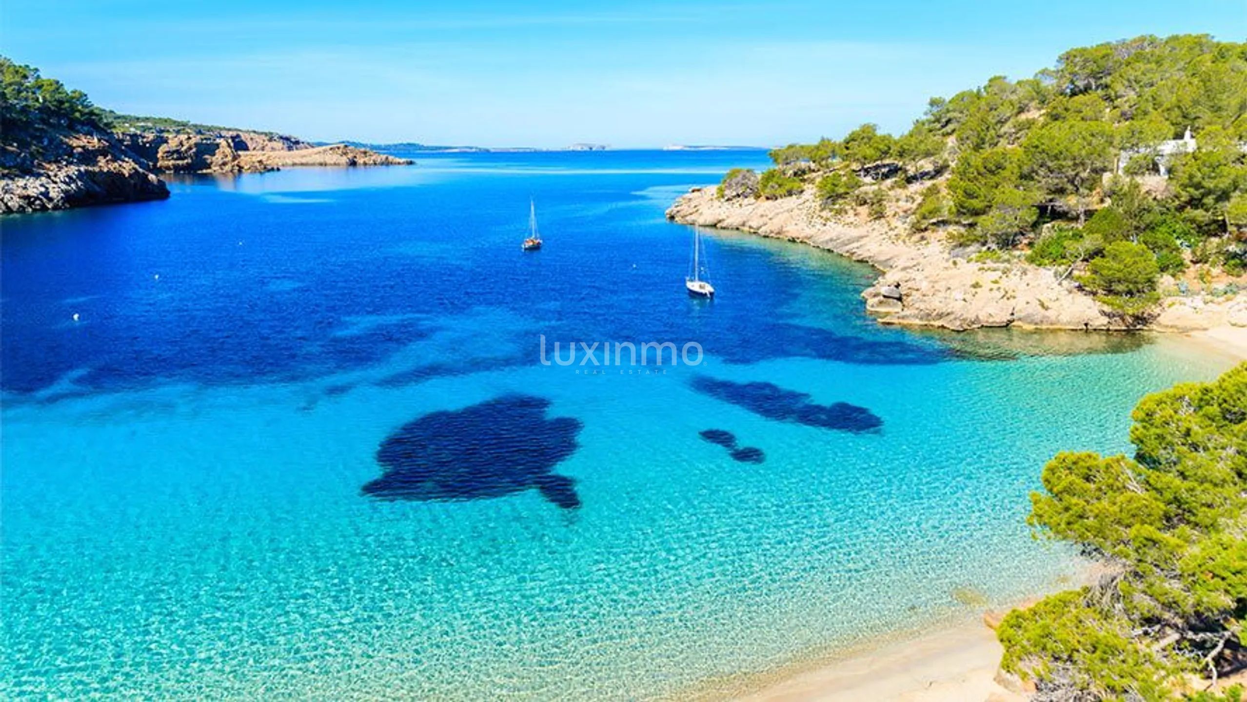 Lujosa villa con vistas al mar y a la puesta de sol en Cala Salada, Ibiza — photo 19