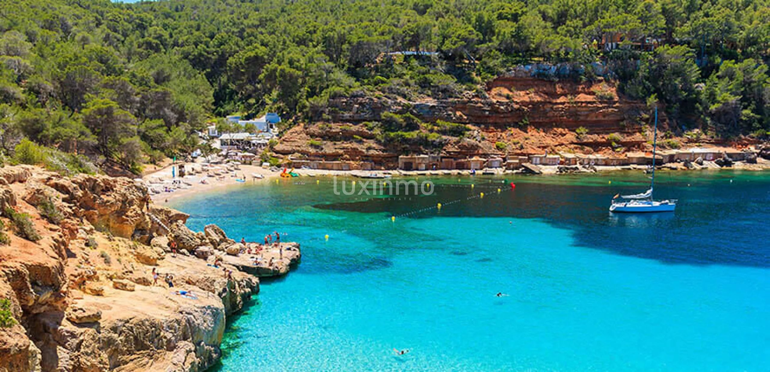 Lujosa villa con vistas al mar y a la puesta de sol en Cala Salada, Ibiza — photo 17