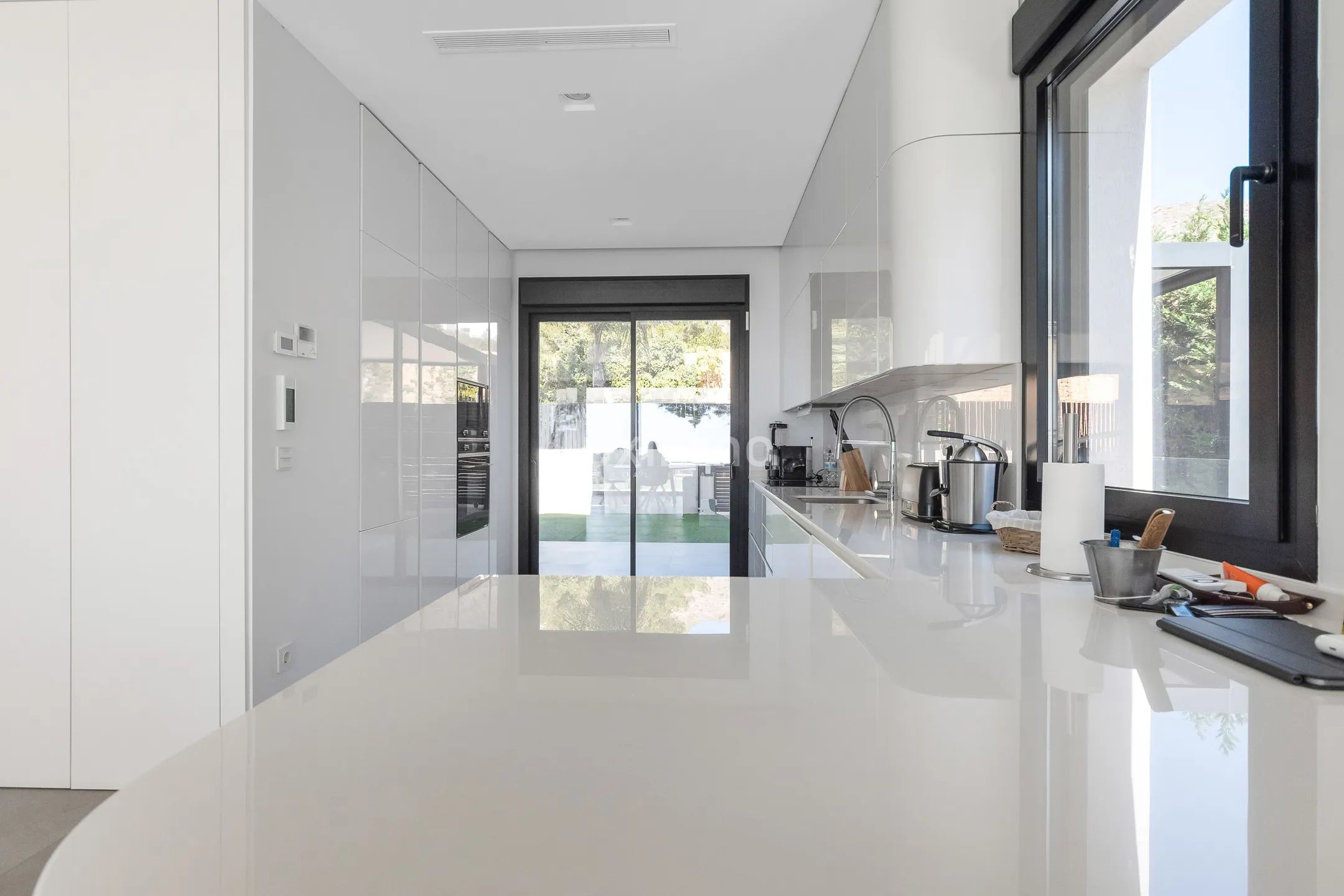 Impresionante villa moderna con vistas al mar en Sierra Cortina — photo 12