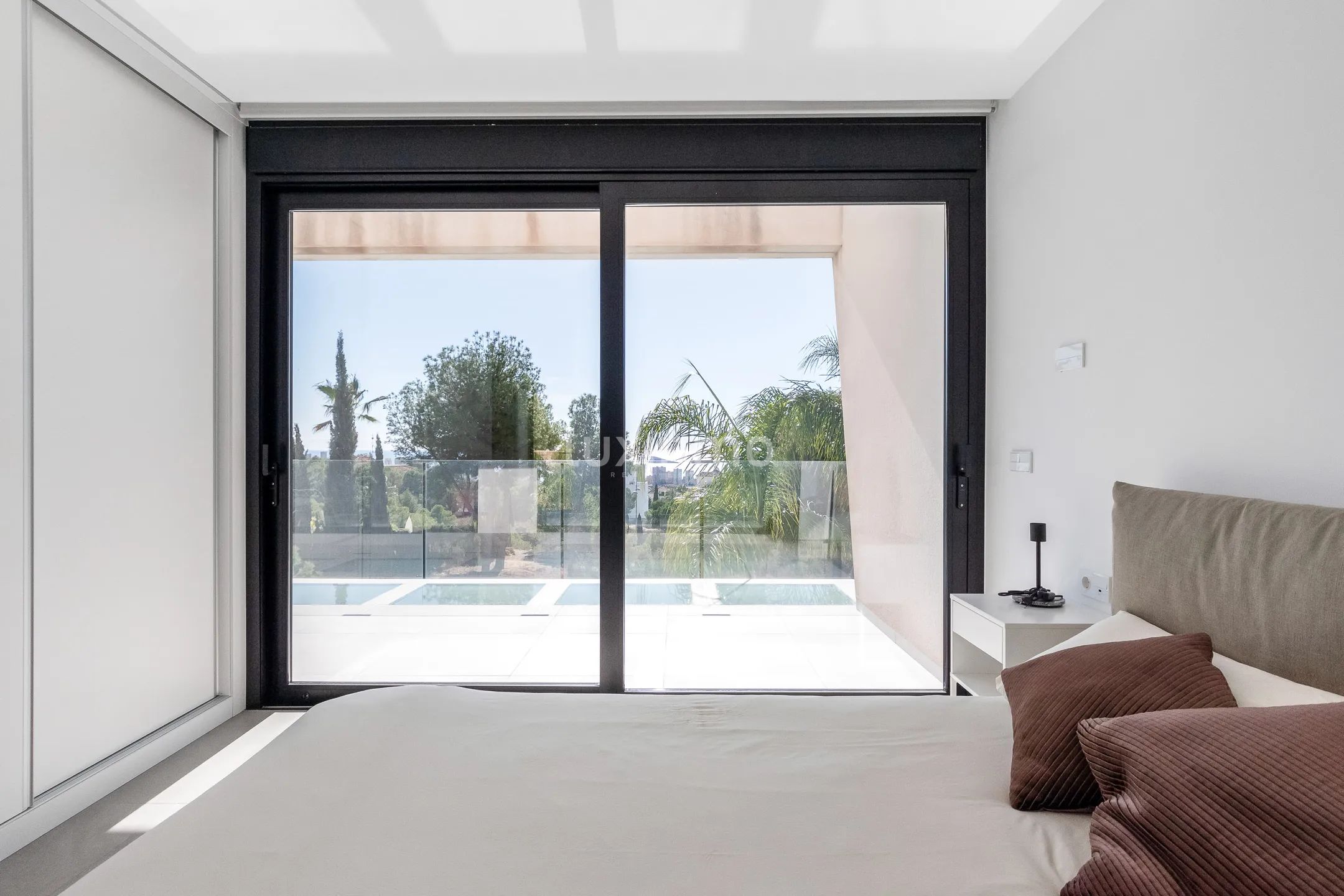 Impresionante villa moderna con vistas al mar en Sierra Cortina — photo 19