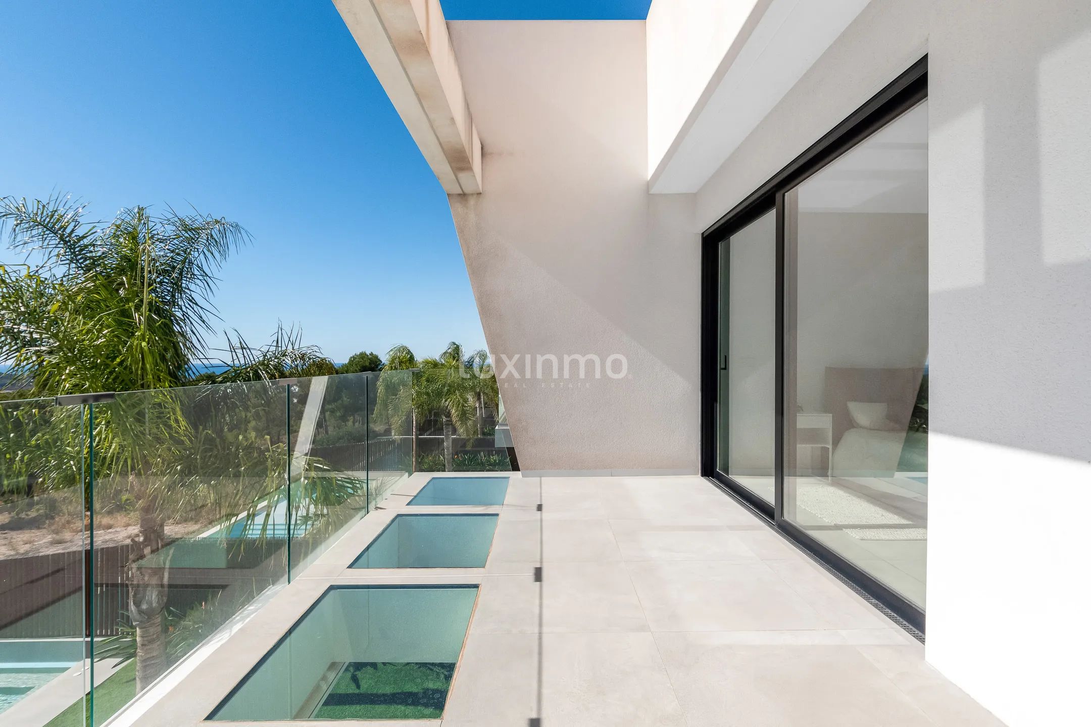 Impresionante villa moderna con vistas al mar en Sierra Cortina — photo 18