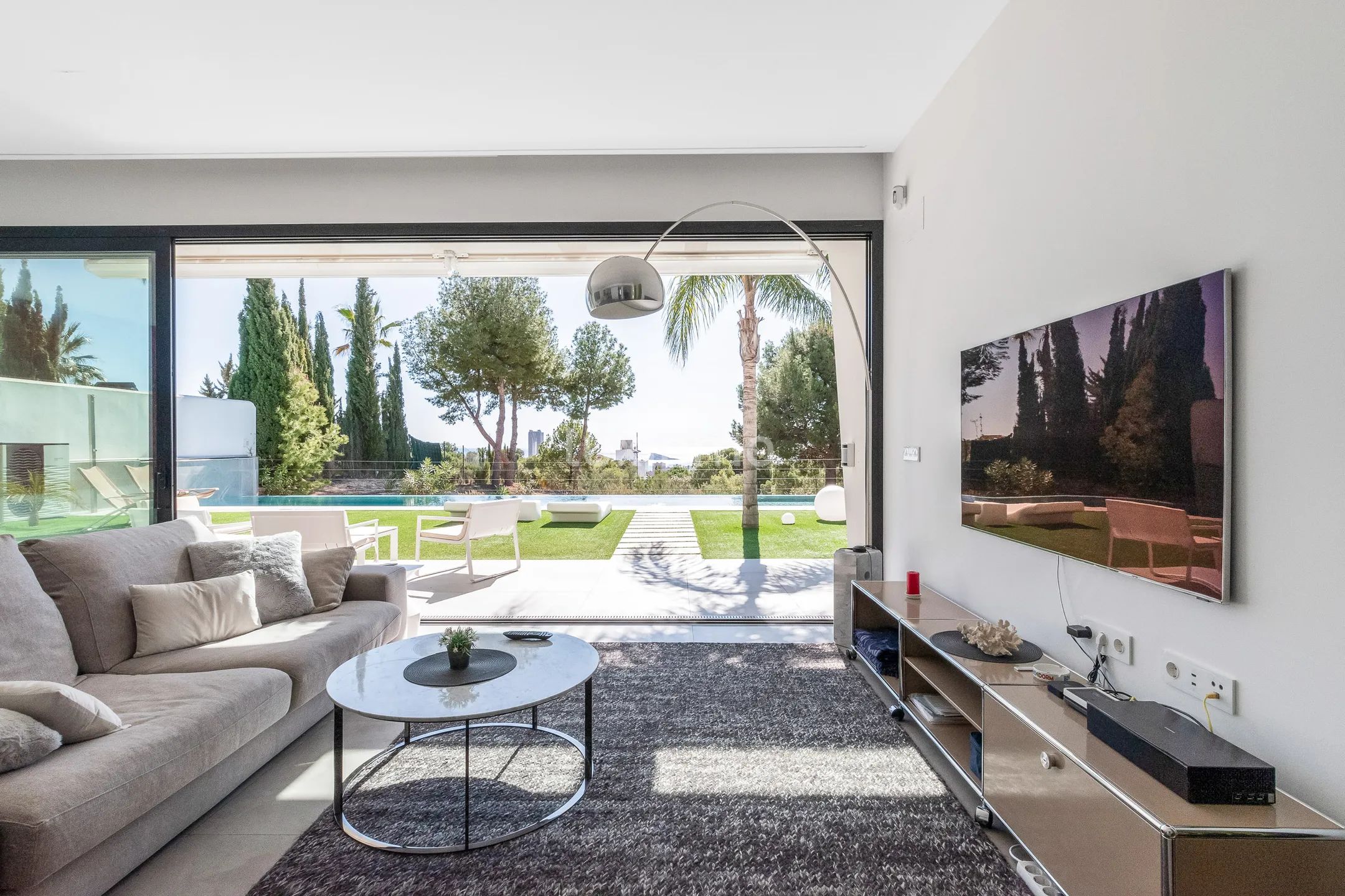 Impresionante villa moderna con vistas al mar en Sierra Cortina — photo 6