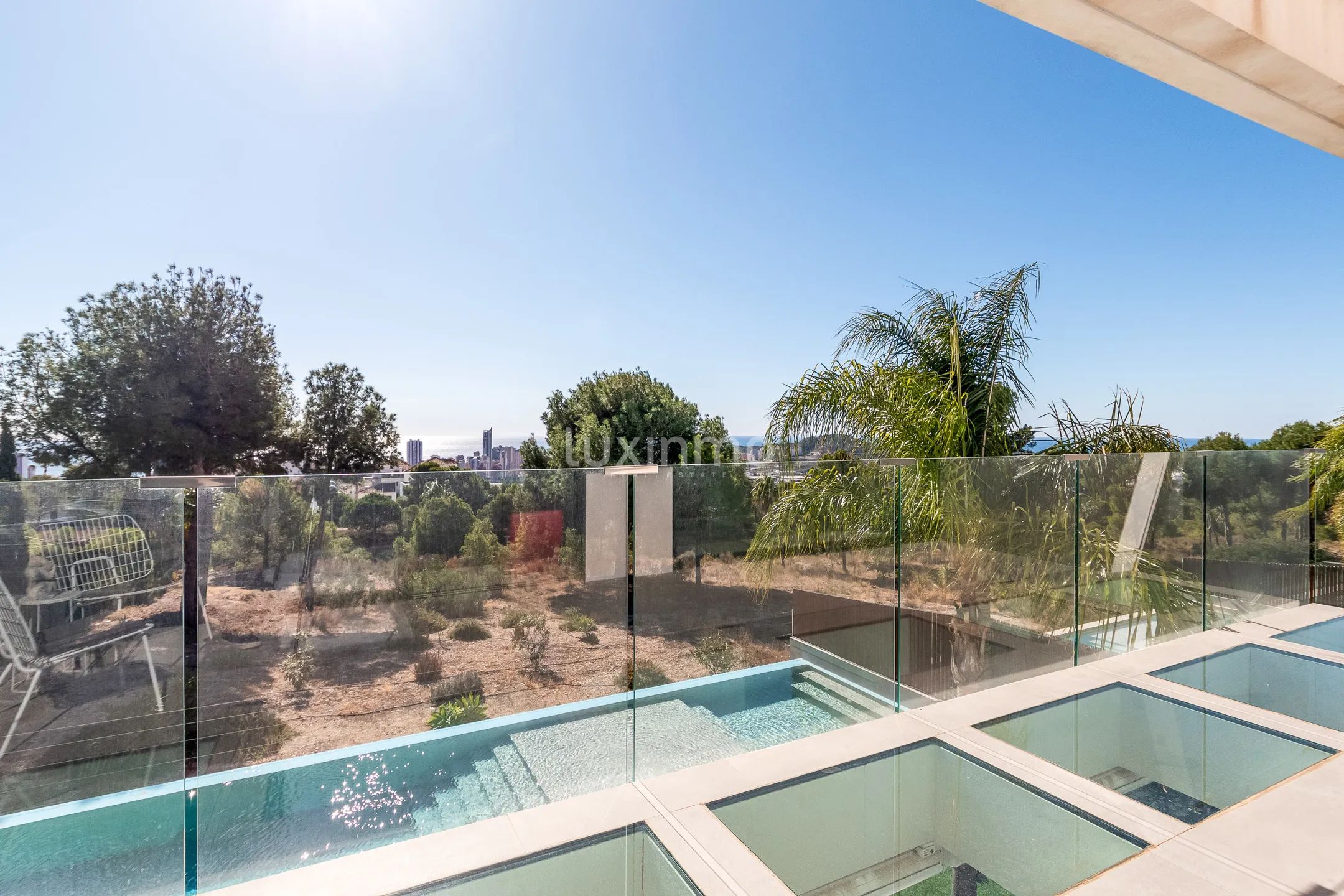 Impresionante villa moderna con vistas al mar en Sierra Cortina — photo 23