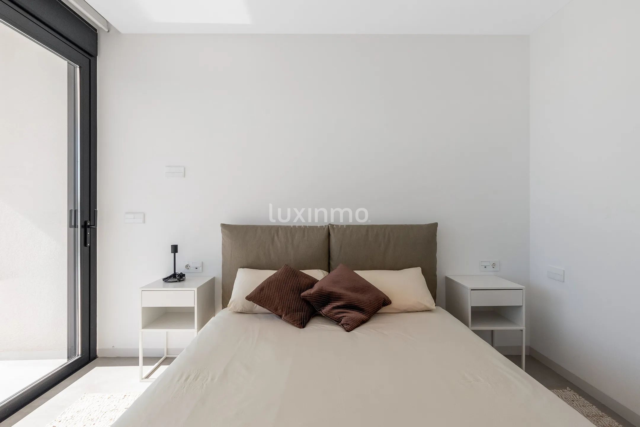 Fantastisk, moderne villa med havutsikt i Sierra Cortina — photo 20