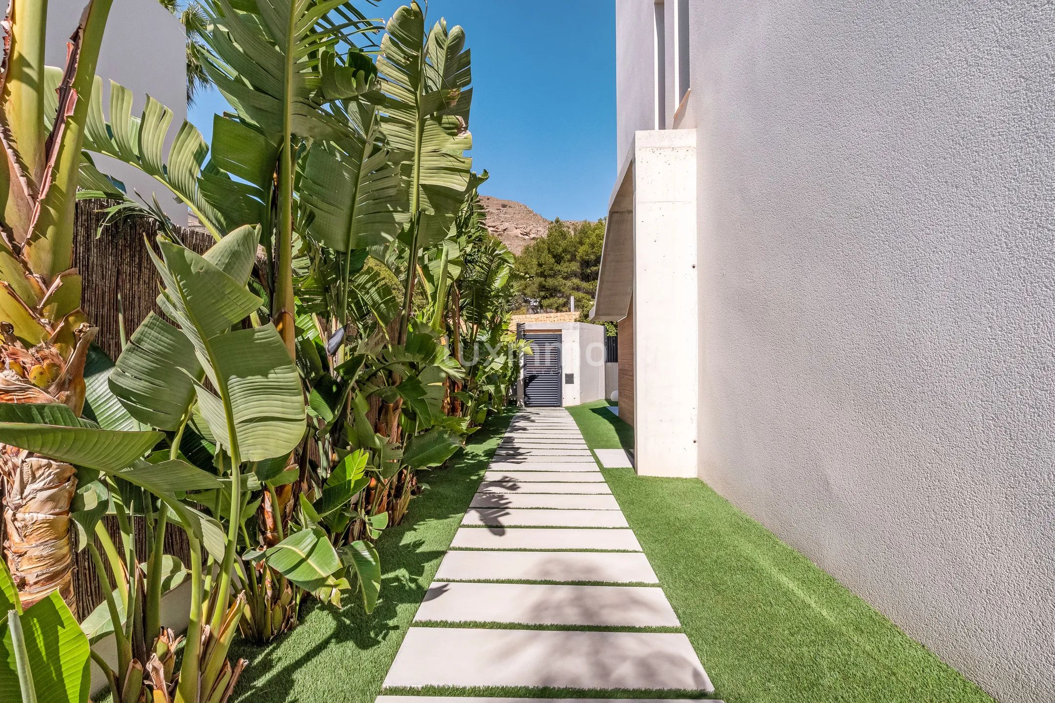 Fantastisk, moderne villa med havutsikt i Sierra Cortina — photo 31