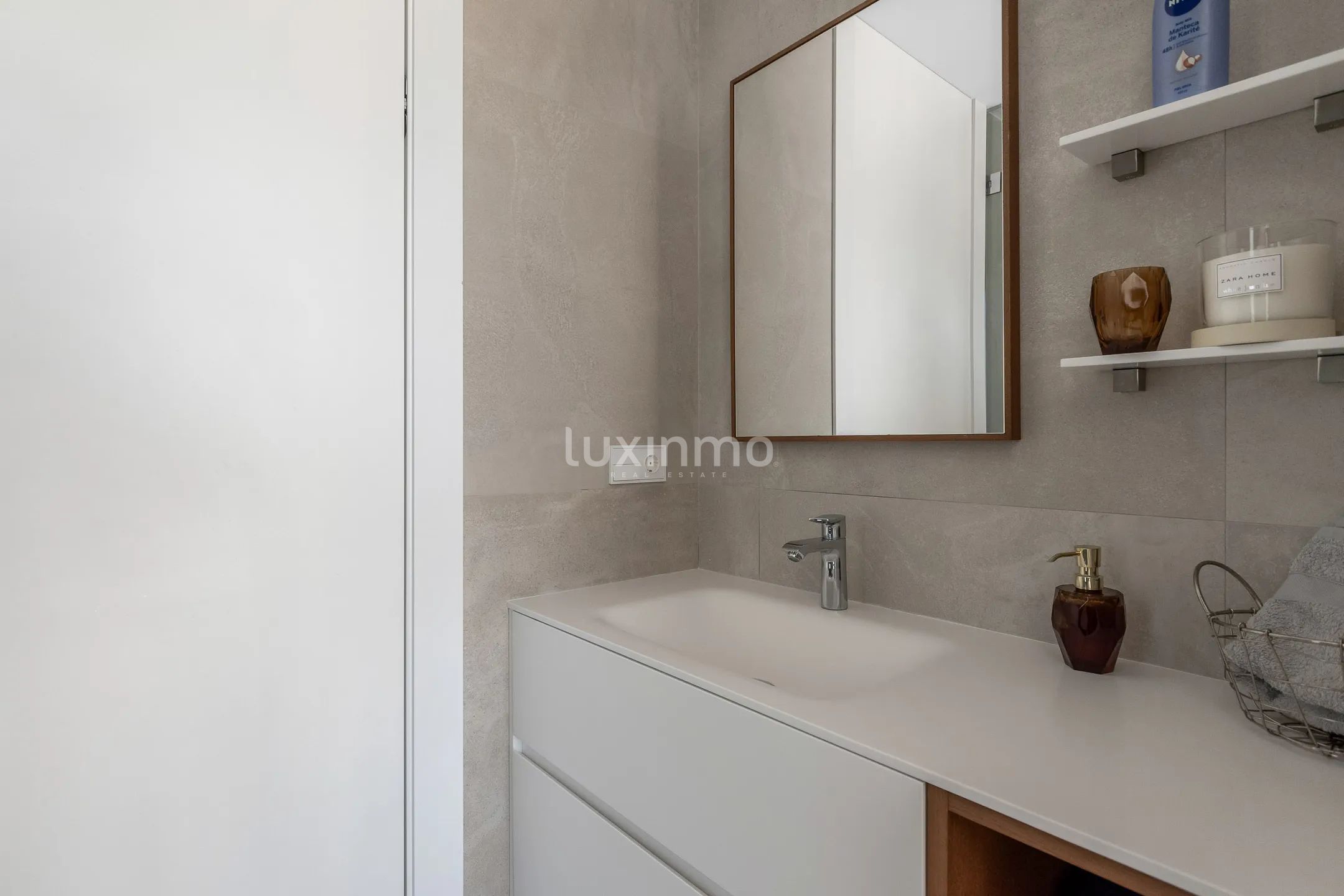 Impresionante villa moderna con vistas al mar en Sierra Cortina — photo 21