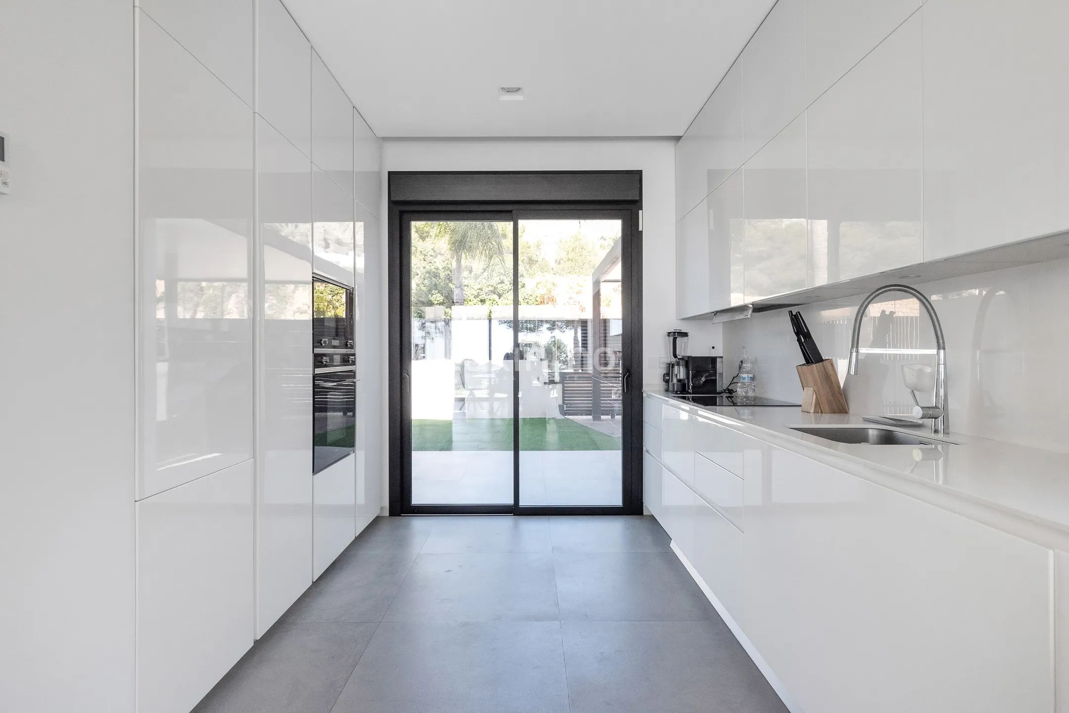 Fantastisk, moderne villa med havutsikt i Sierra Cortina — photo 11