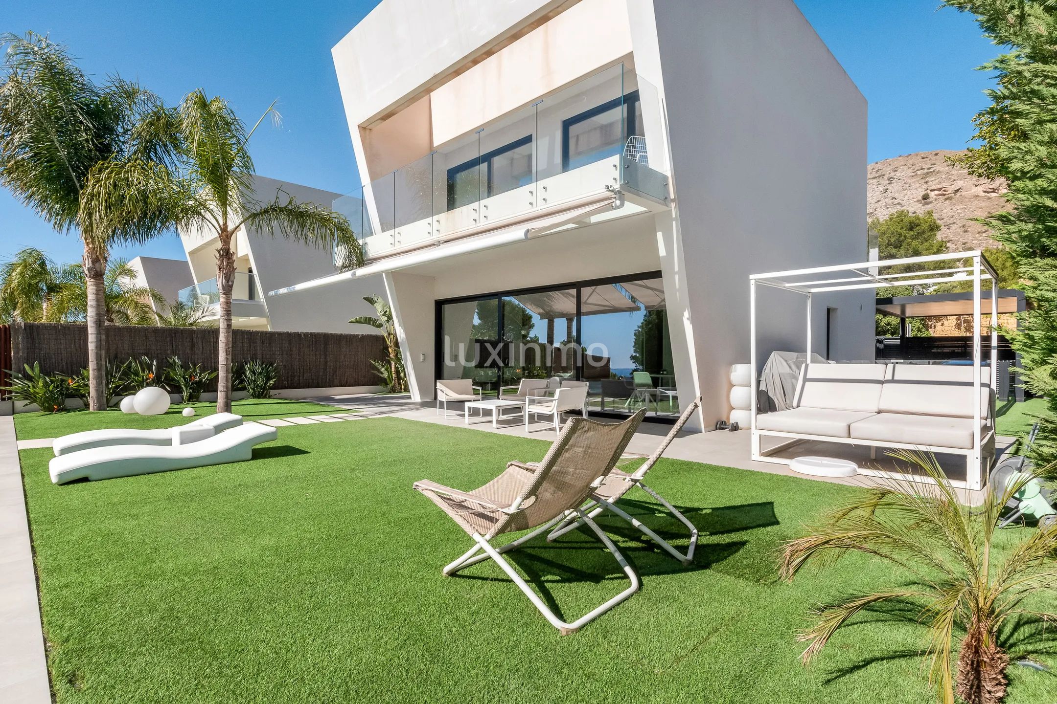 Impresionante villa moderna con vistas al mar en Sierra Cortina — photo 3