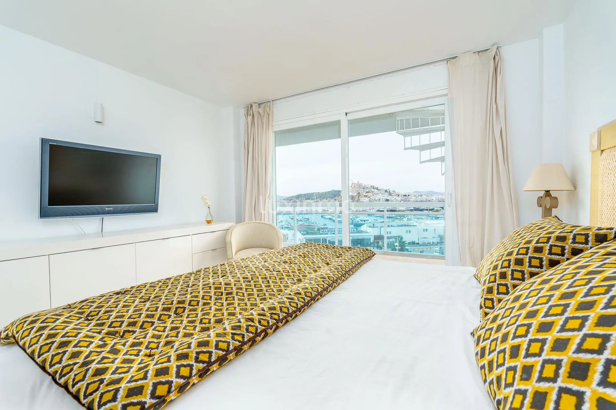 Oszałamiający penthouse w Marina Botafoc-Talamanca z projektem renowacji — photo 12