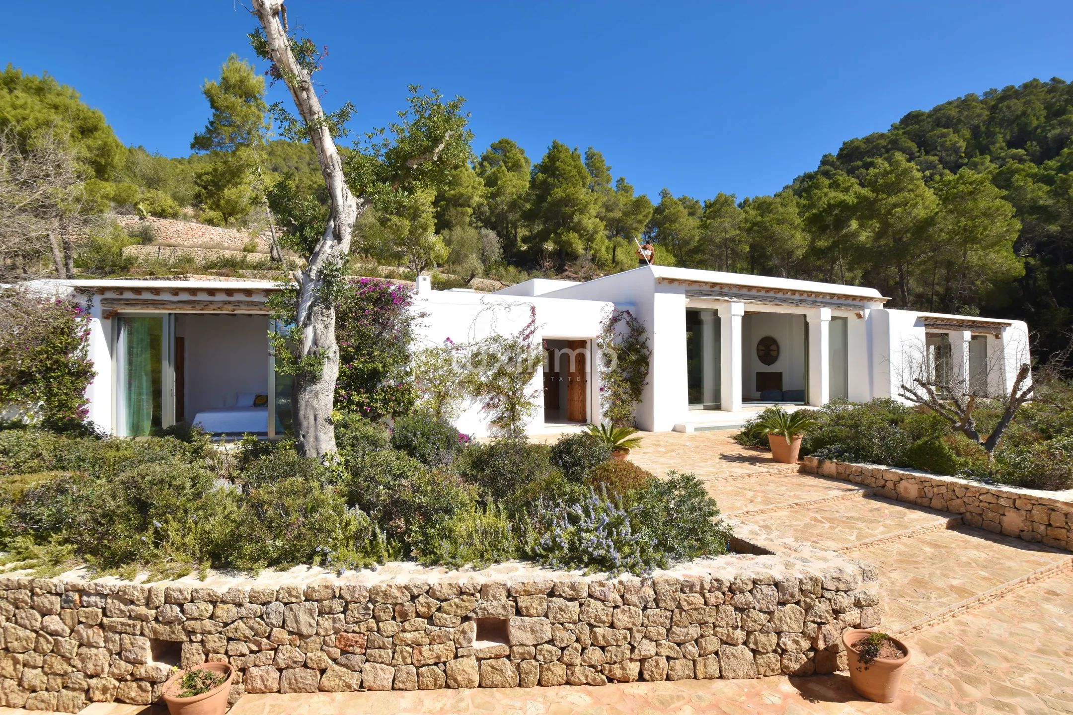 Svært privat, fabelaktig, nybygd Blakstad-finca nord på Ibiza — photo 1