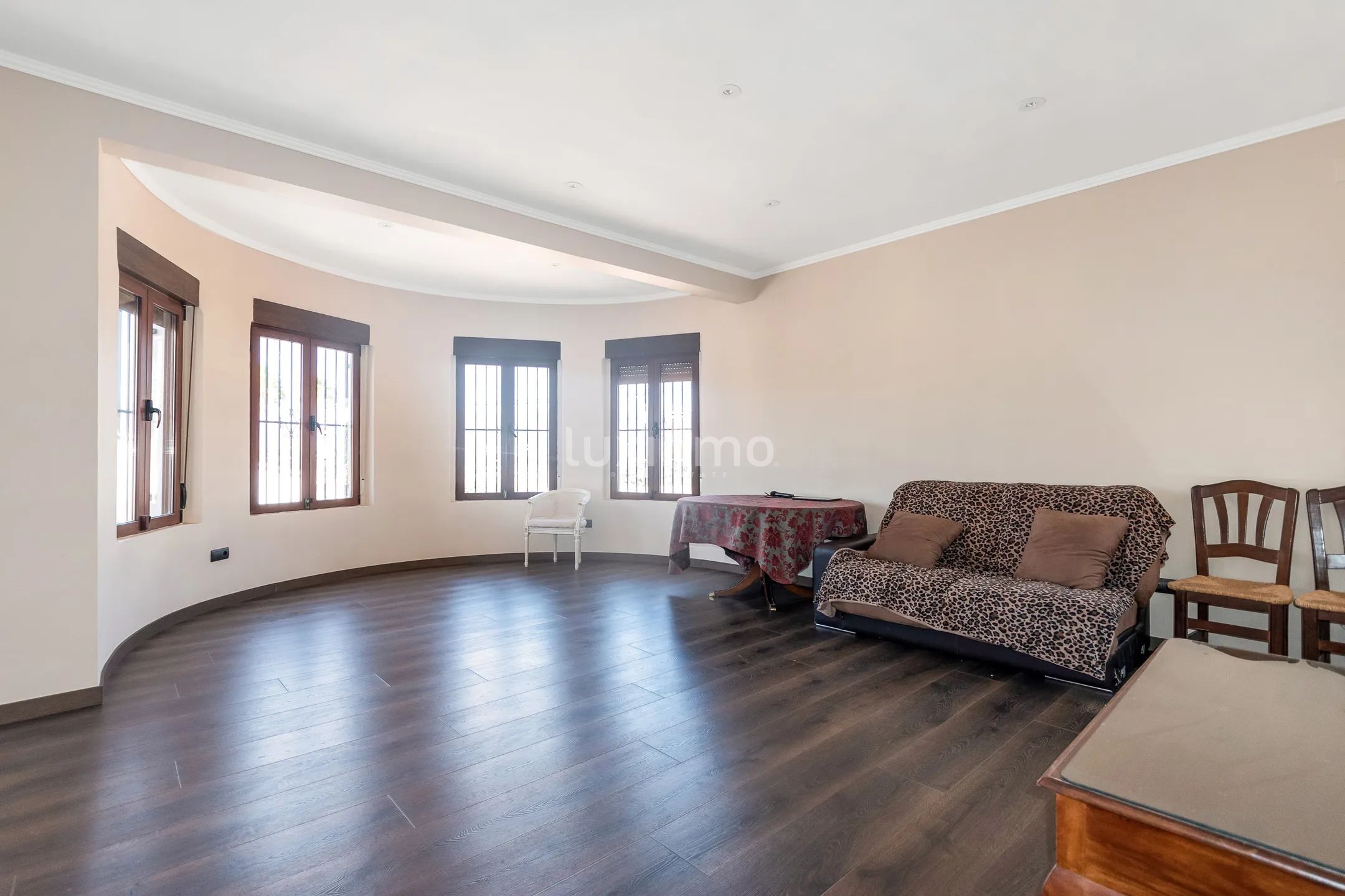 Вилла с частным бассейном на продажу в Албире — photo 6