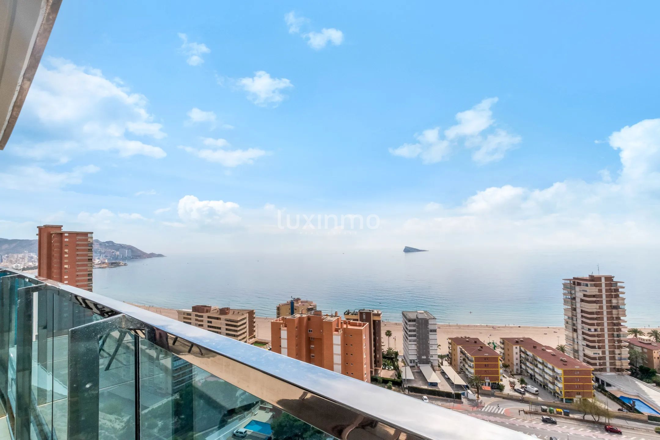 Precioso apartamento con vistas al mar en venta en Benidorm — photo 3