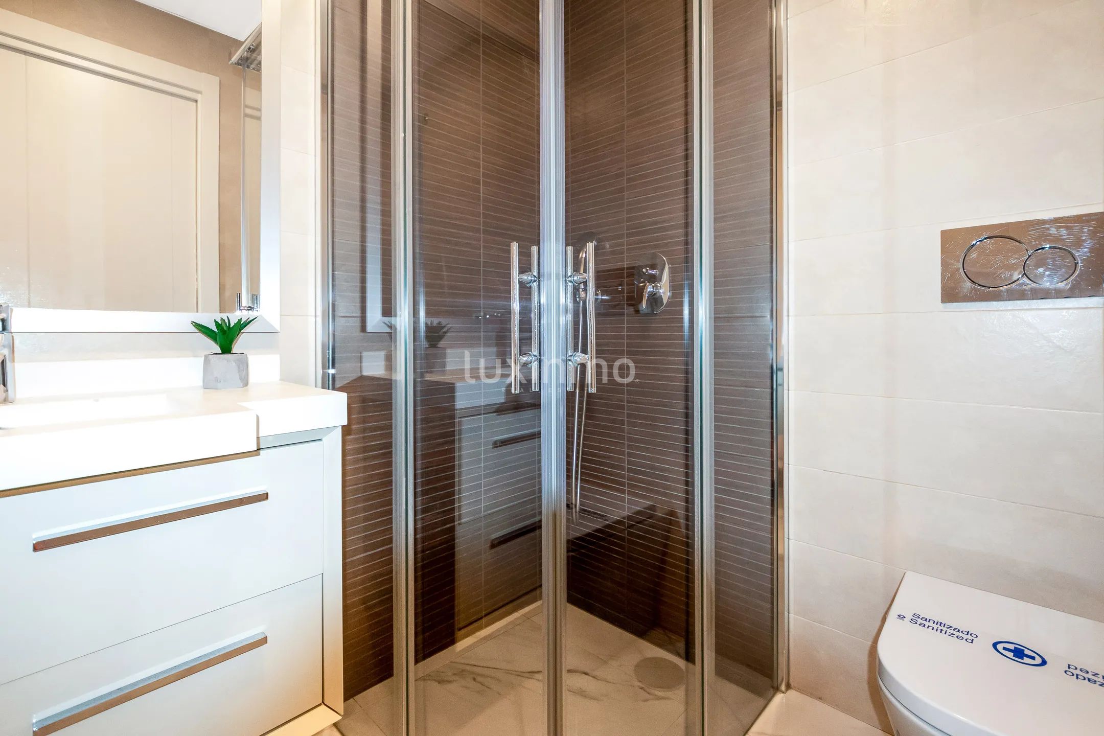Precioso apartamento con vistas al mar en venta en Benidorm — photo 16