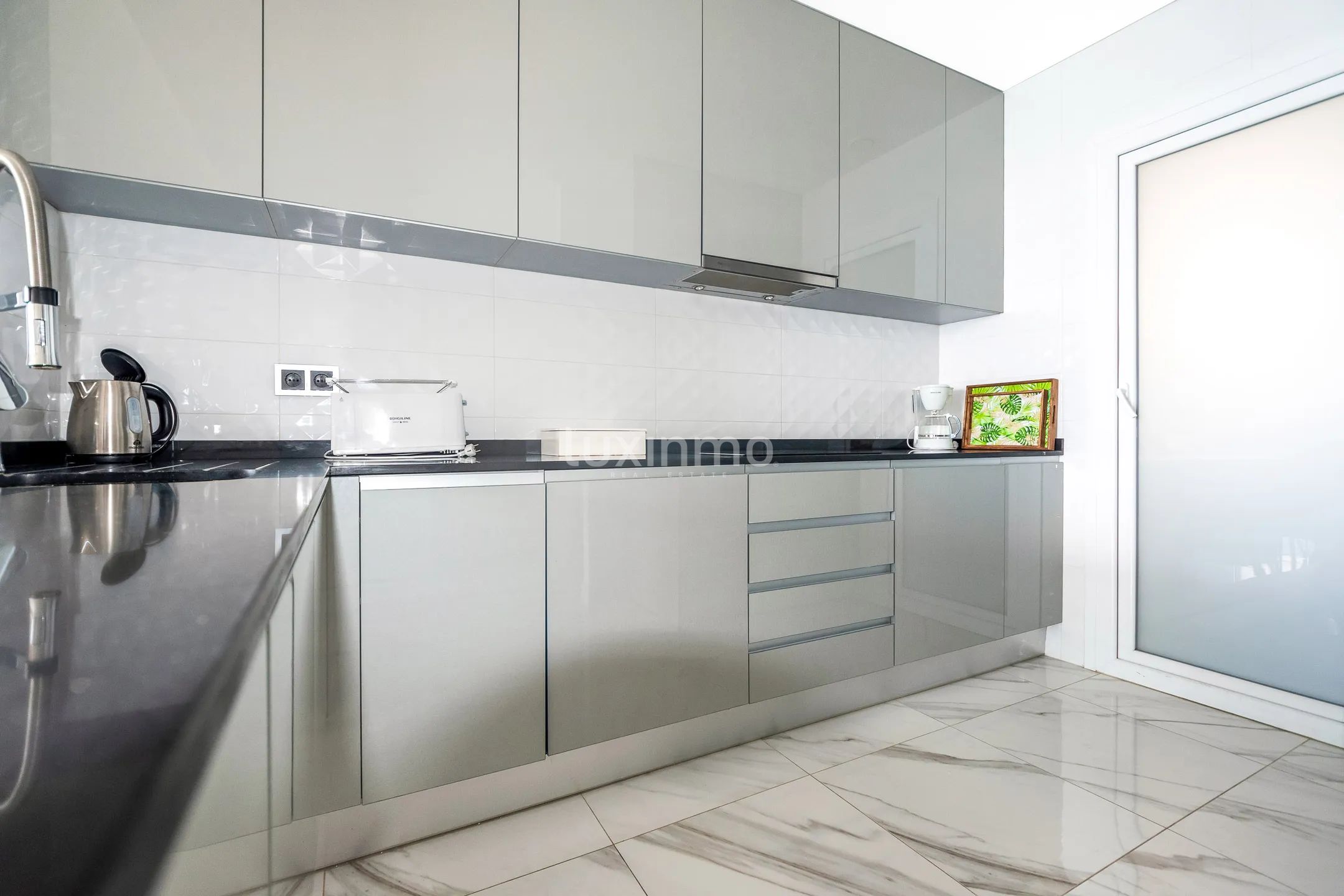 Precioso apartamento con vistas al mar en venta en Benidorm — photo 11