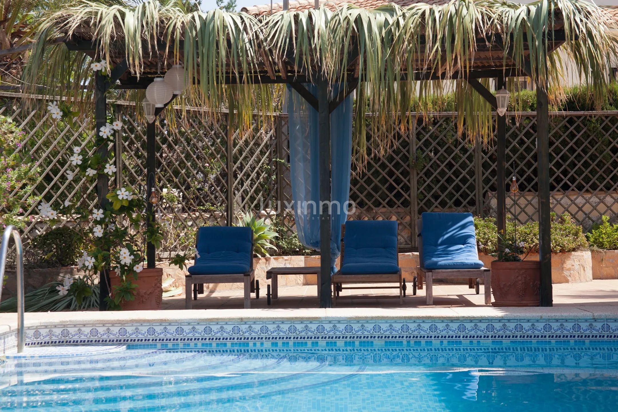 Очаровательный дом с 2 спальнями на первом этаже с частным бассейном и потрясающими видами — photo 12