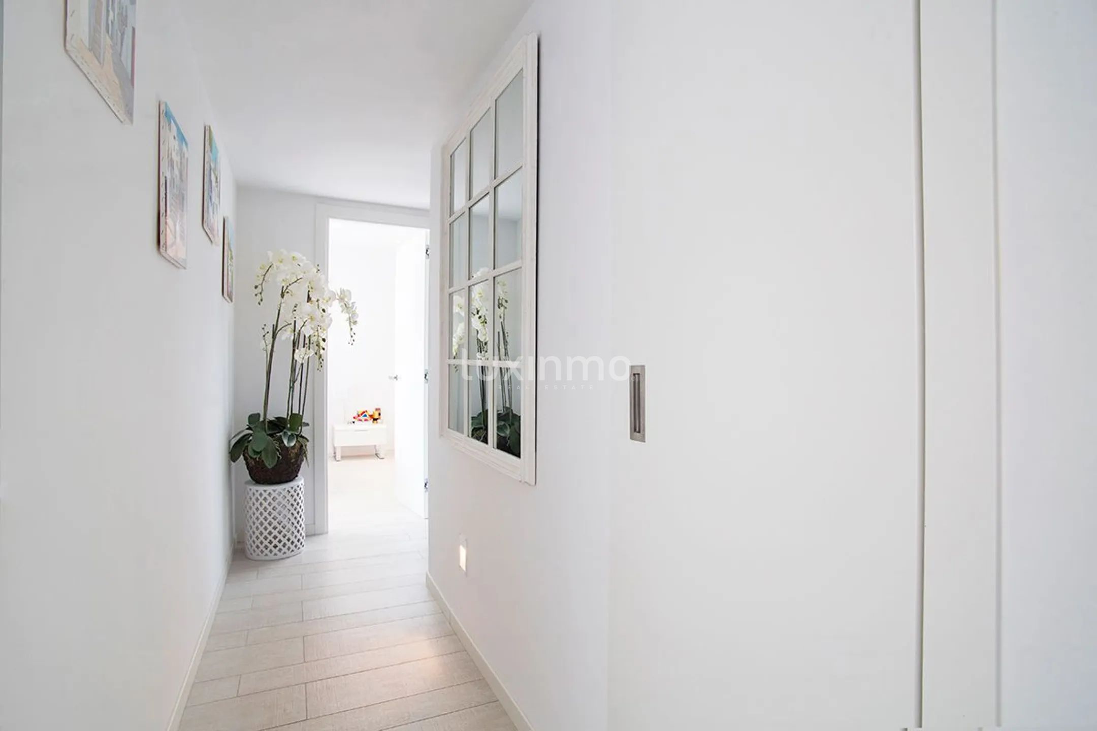 Modern appartement "The White Angel" in la Marina, Ibiza — photo 22